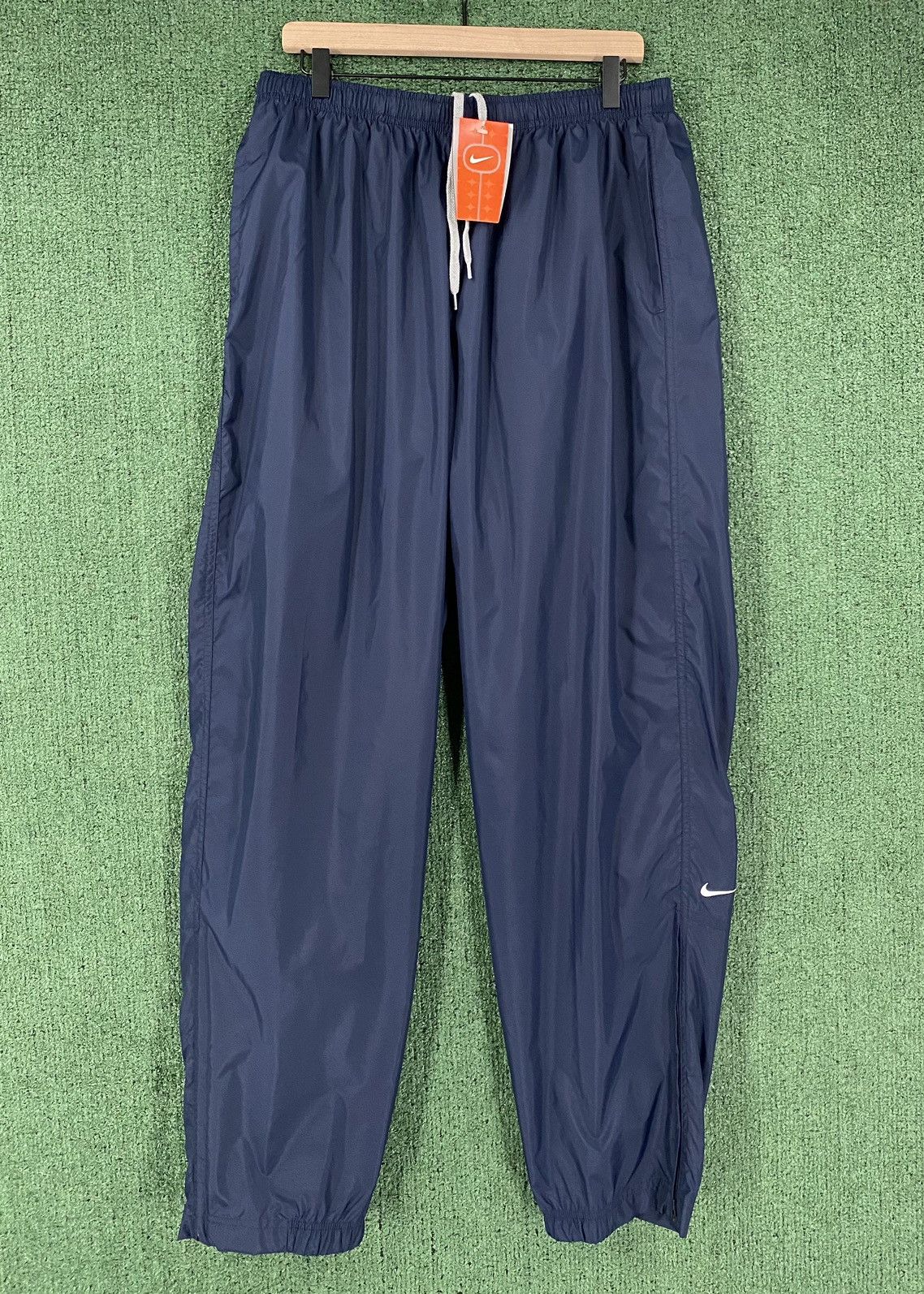 Nike VTG 90s Nike Embroidered Swoosh Windbreaker Pants Mens XL Size US 40 / EU 56 - 1 Thumbnail
