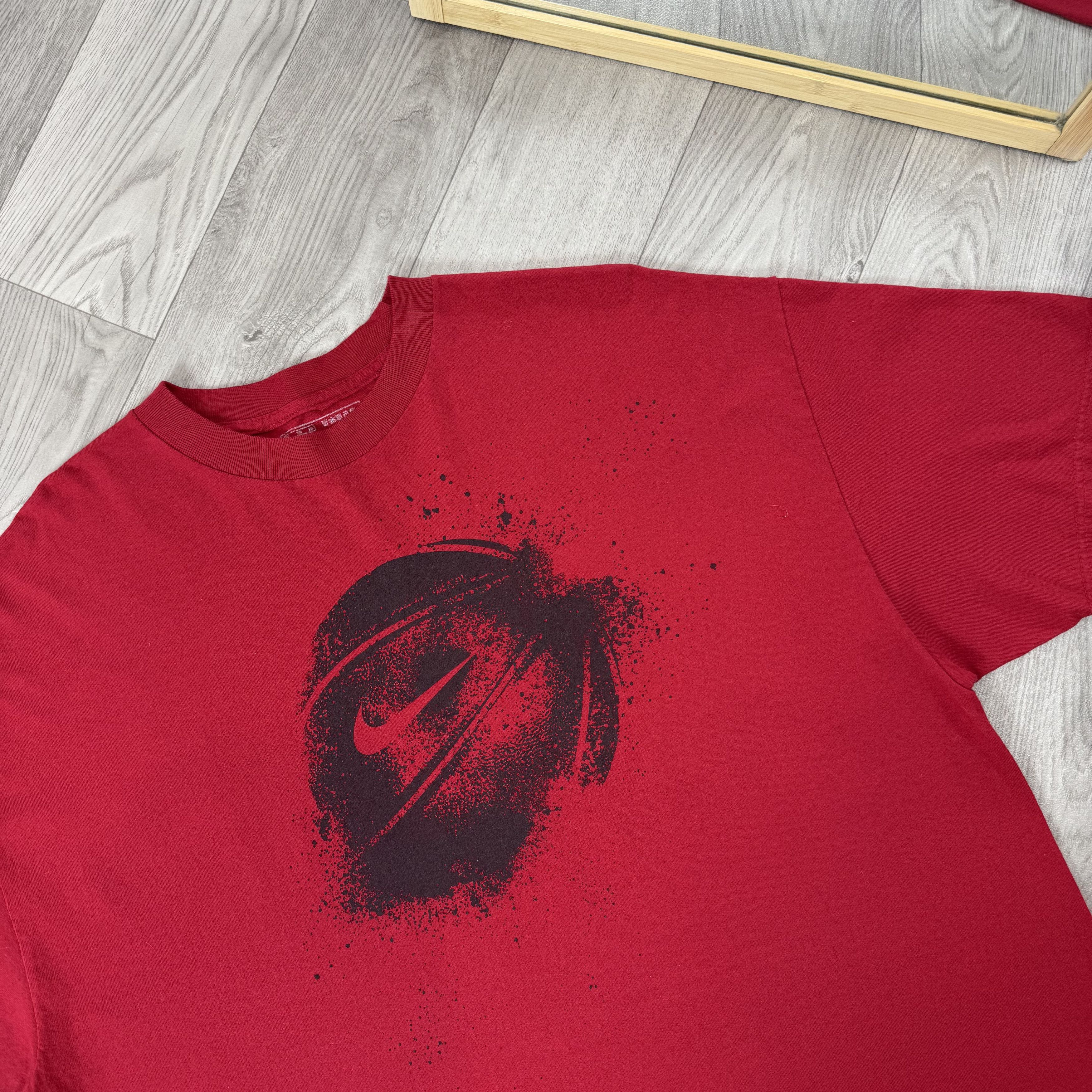 Nike Vintage Nike Basketball 90s Rare Red Graphic Heavy Tee Shirt Size US XL / EU 56 / 4 - 6 Thumbnail
