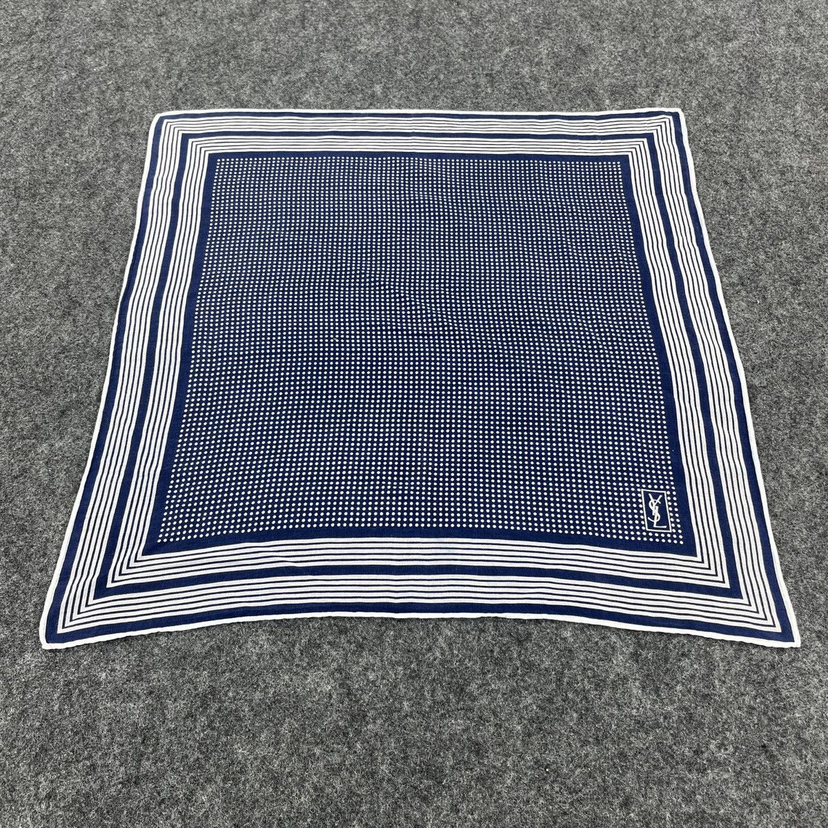 Vintage × Yves Saint Laurent Yves Saint Laurent Handkerchief / Bandana / Neckerchief B008 Size ONE SIZE - 1 Thumbnail