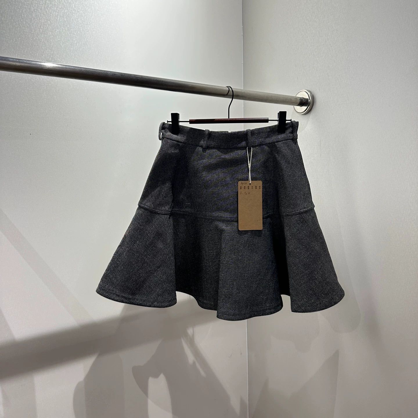 Dior Christian Dior apr760 ruffle gray cotton skirt 36 Size 26" / US 2 / IT 38 - 1 Thumbnail