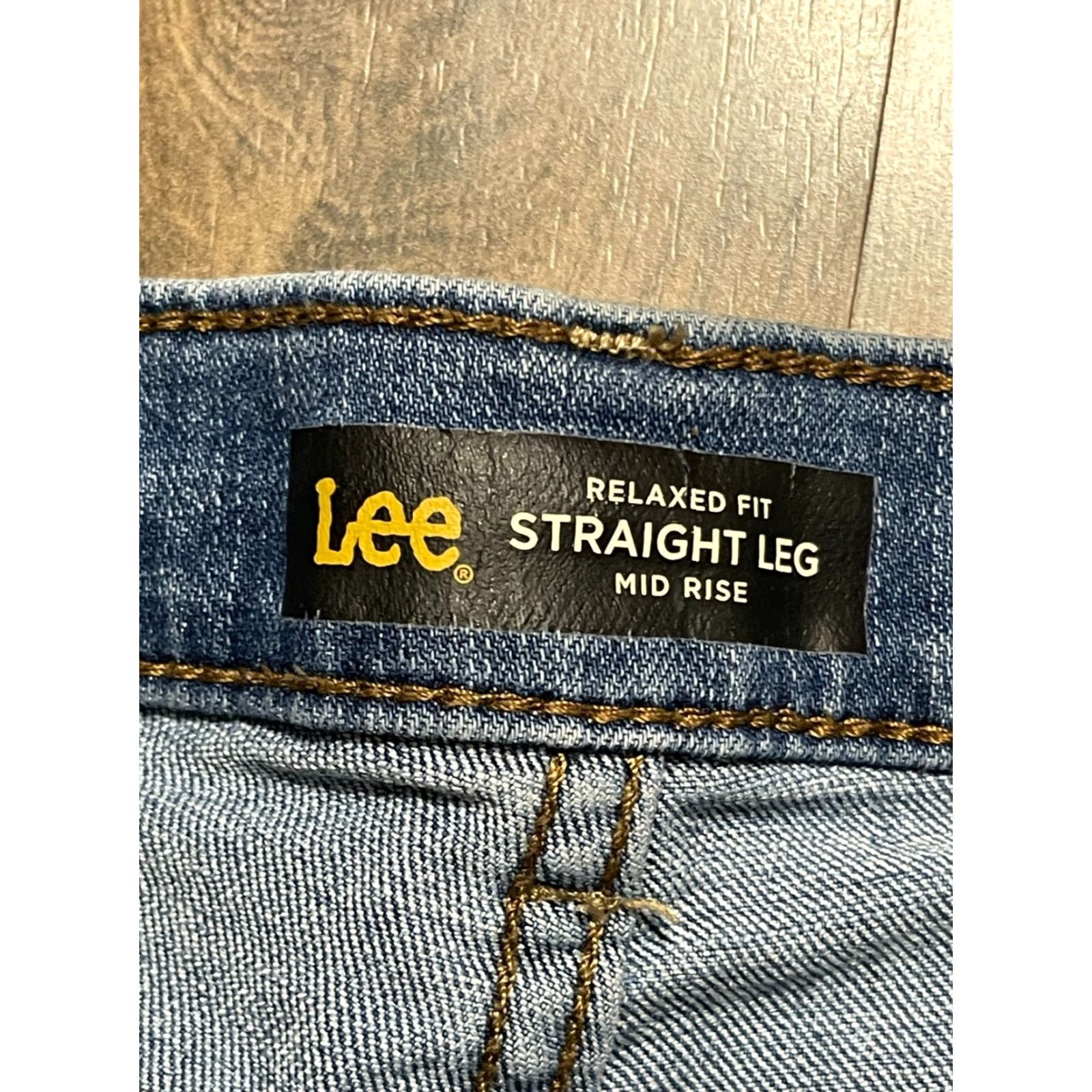 Lee **Lee Women's 28 Blue Denim Relaxed Fit Straight Jeans** User: Lee Women's 28 Blue Denim Relaxed Fit Straight Jeans Size 28" / US 6 / IT 42 - 6 Thumbnail