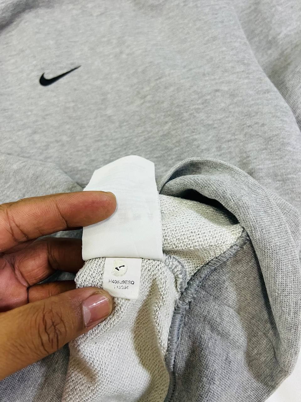 Nike × Vintage Vintage Y2K Nike Small Swoosh Logo Thrashed Sweatshirt Size US L / EU 52-54 / 3 - 11 Thumbnail