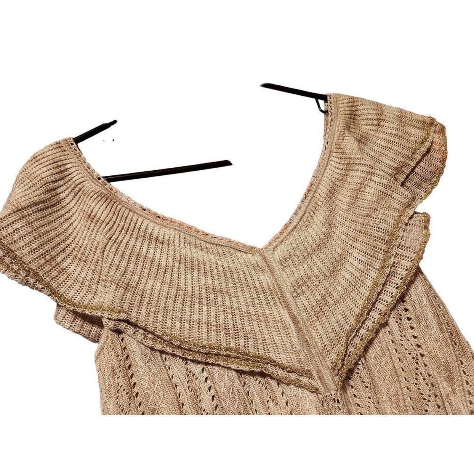 White House Black Market White house black market S sparkly gold v neck top Size S / US 4 / IT 40 - 5 Thumbnail