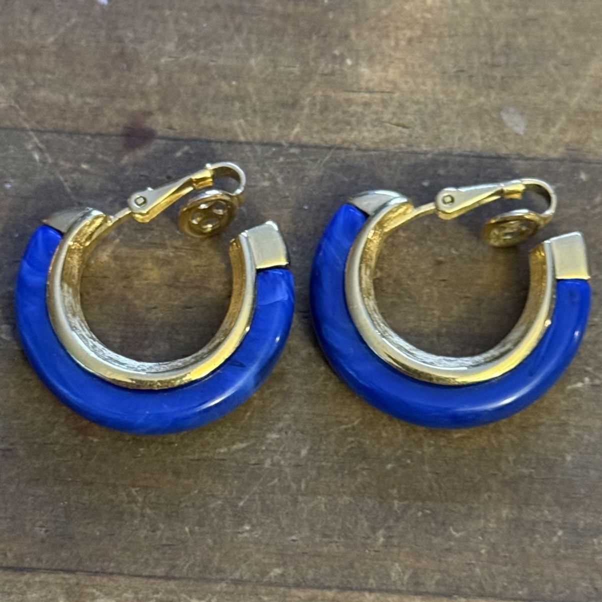 Vintage Vintage Crown Trifari blue and gold clip on hoop earrings Size ONE SIZE - 5 Thumbnail