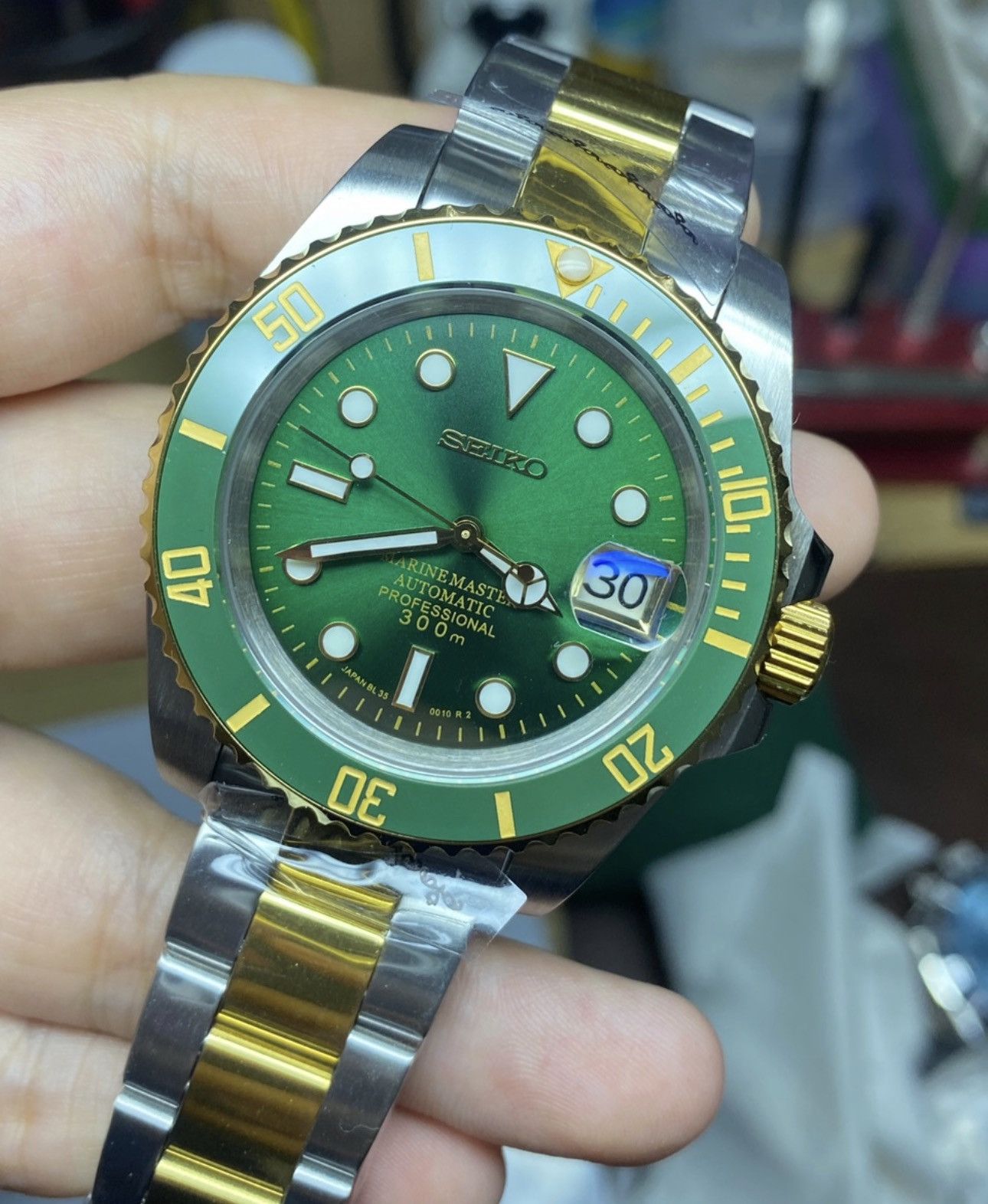 Japanese Brand Seiko Mod Submariner Date Hulk Green Dial Gold Steel Watch Size ONE SIZE - 3 Thumbnail