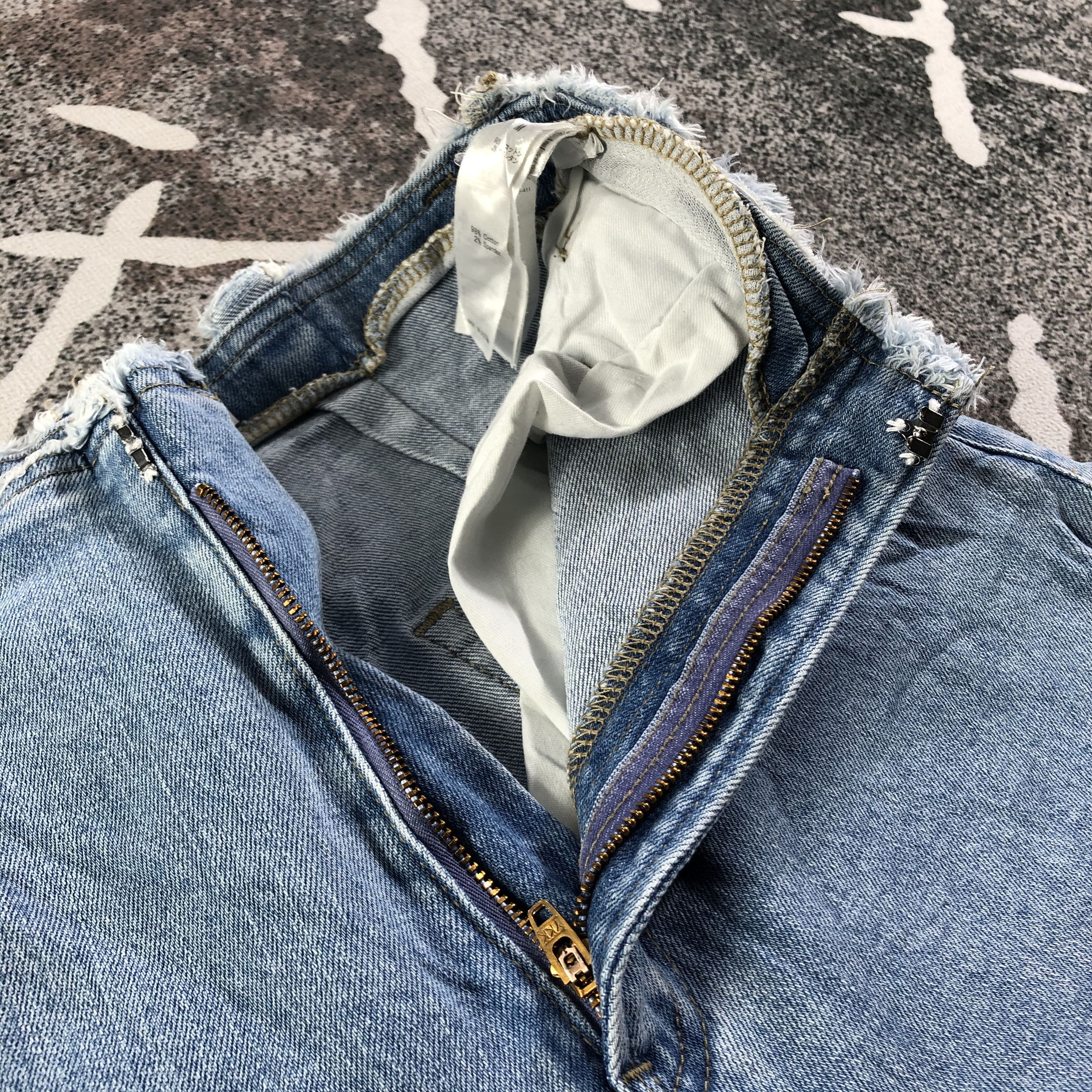 Japanese Brand Japanese Brand Medium Wash Flared Jeans KJ1986 Size 25" / US 0 / IT 36 - 7 Thumbnail