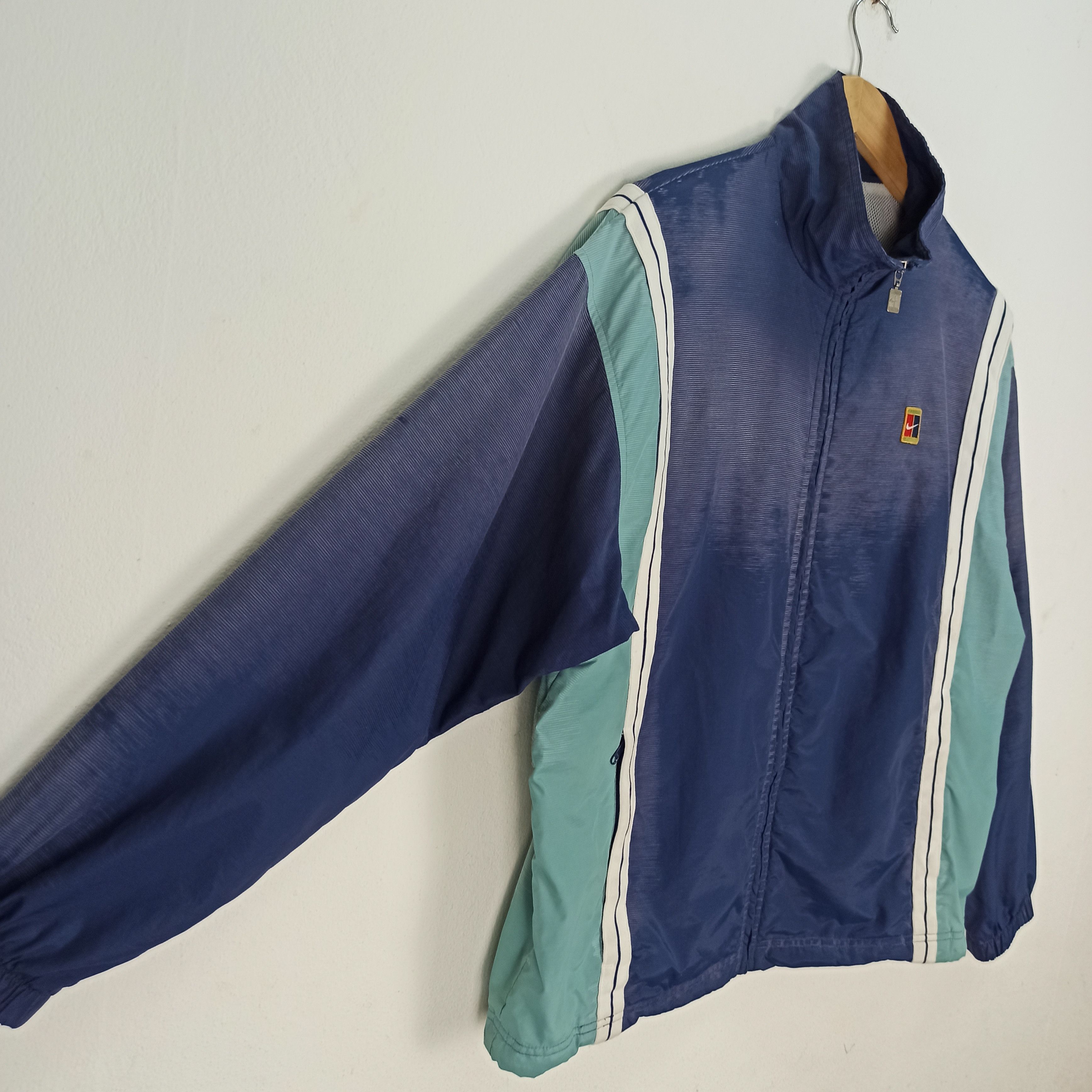 Nike Vintage Nike Court Jacket Faded Colour Worn/ACG/USA Size US M / EU 48-50 / 2 - 3 Thumbnail