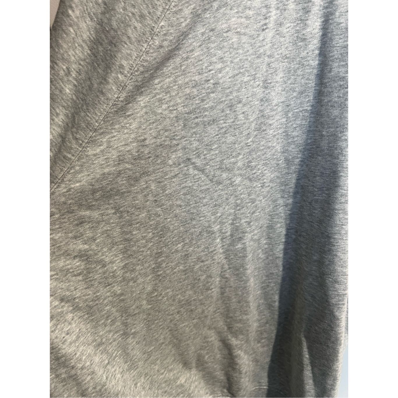 Old Navy Old Navy Grey Crewneck Sweatshirt Woman’s Size Medium Size M / US 6-8 / IT 42-44 - 3 Thumbnail