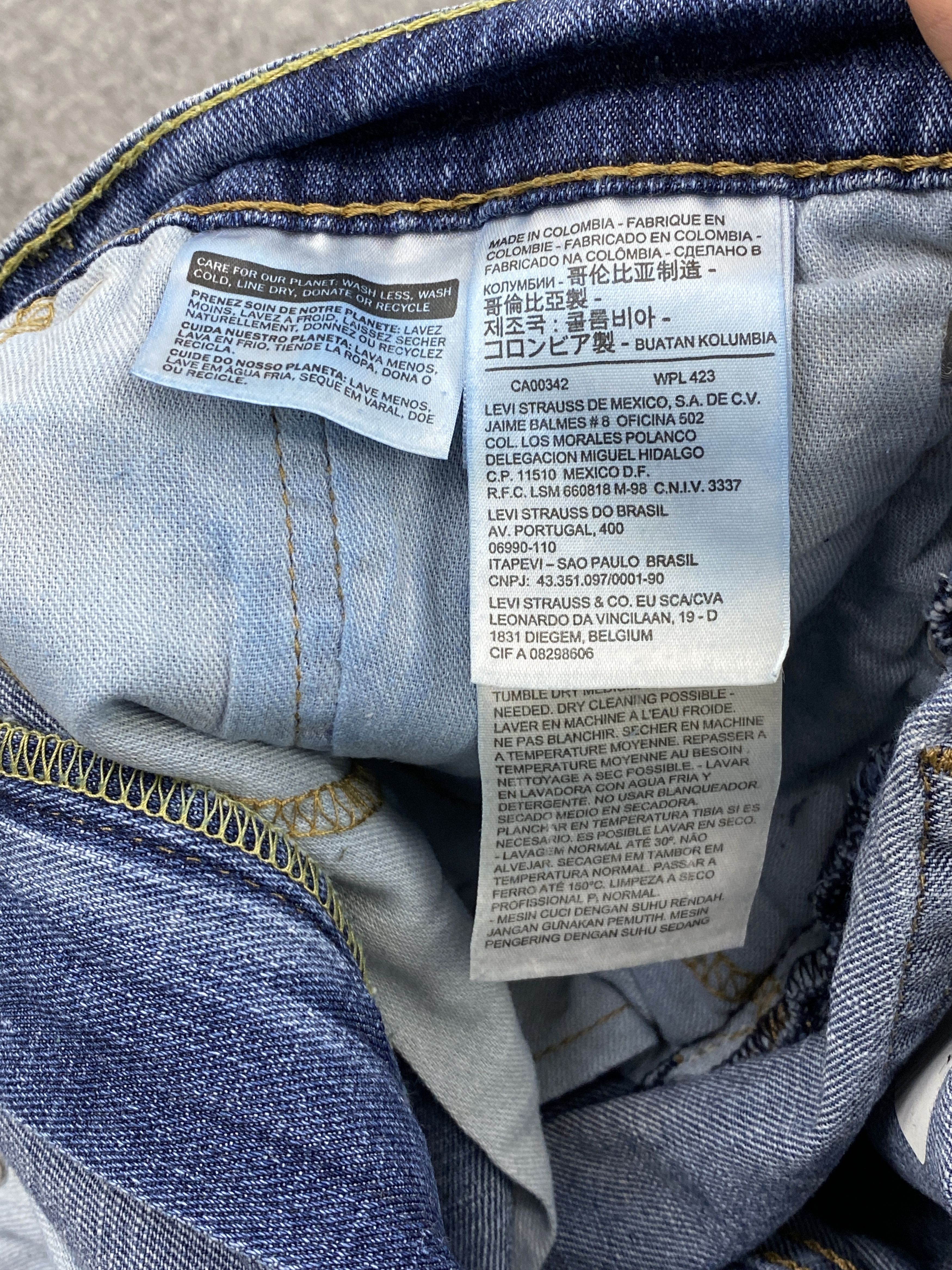 Levi's Vintage Levis 514 Jeans DP2617 Size US 35 - 12 Thumbnail