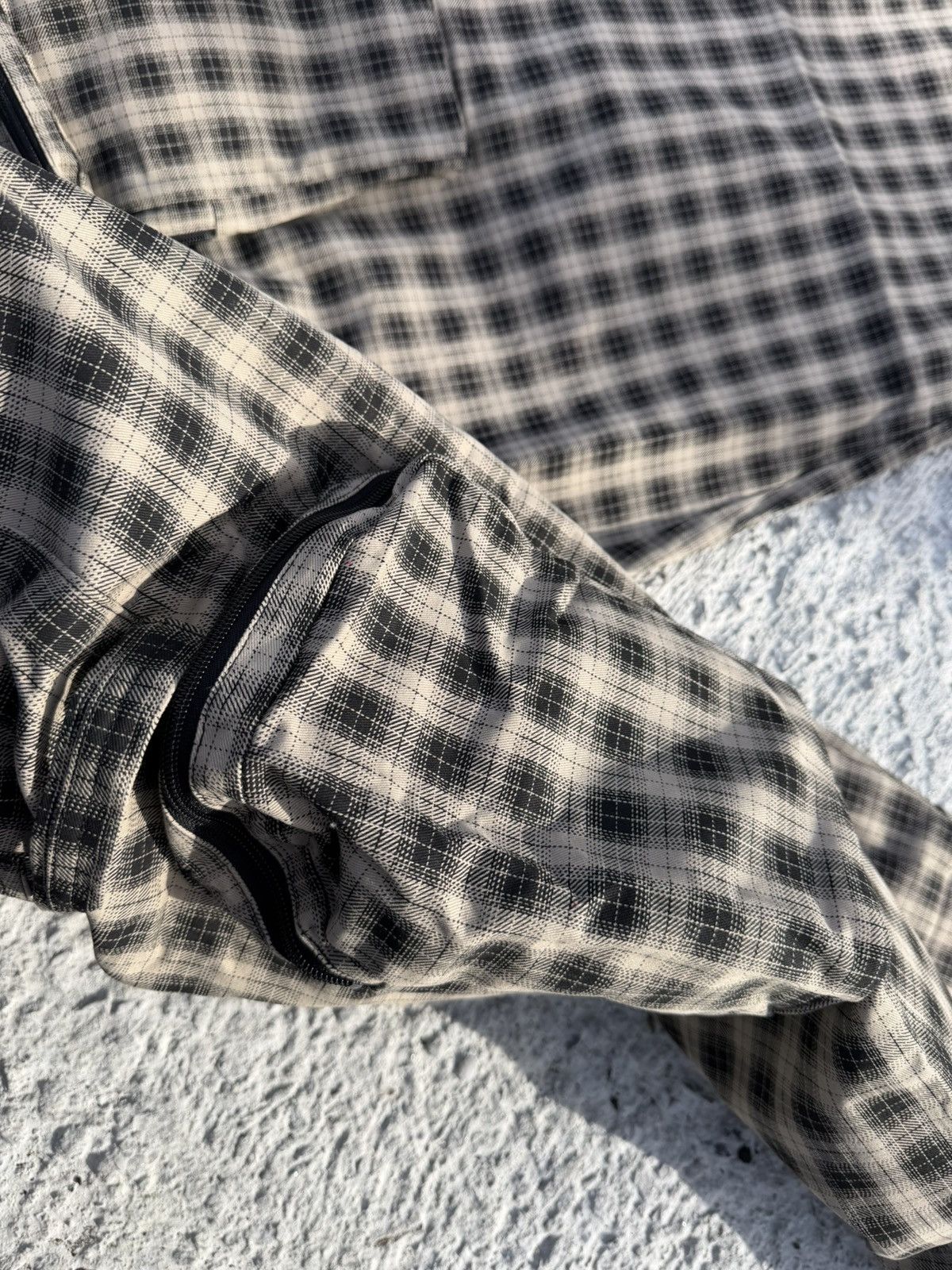 The GV Gallery Raspberry Hills Plaid Cargos Size US 32 / EU 48 - 4 Thumbnail