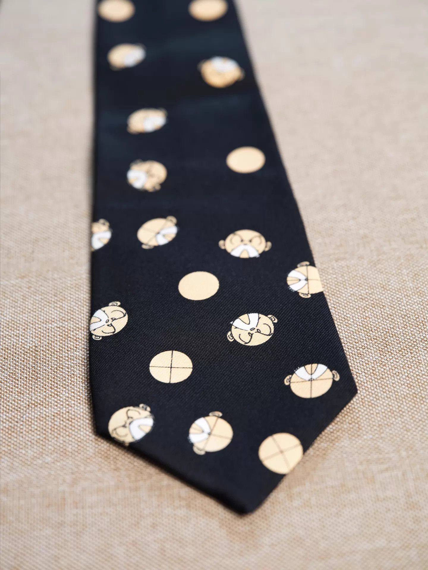 Yohji Yamamoto Yohji Yamamoto Tezuka Osamu Beard Dad Tie Size ONE SIZE - 2 Thumbnail