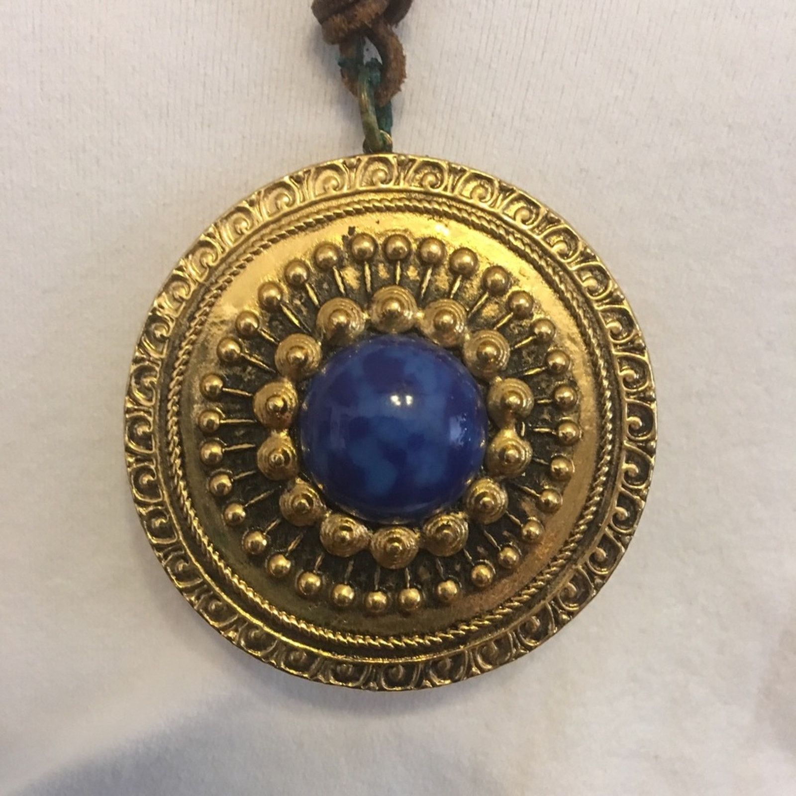 Vintage Vintage 80s long medallion leather cord necklace Size ONE SIZE - 4 Thumbnail
