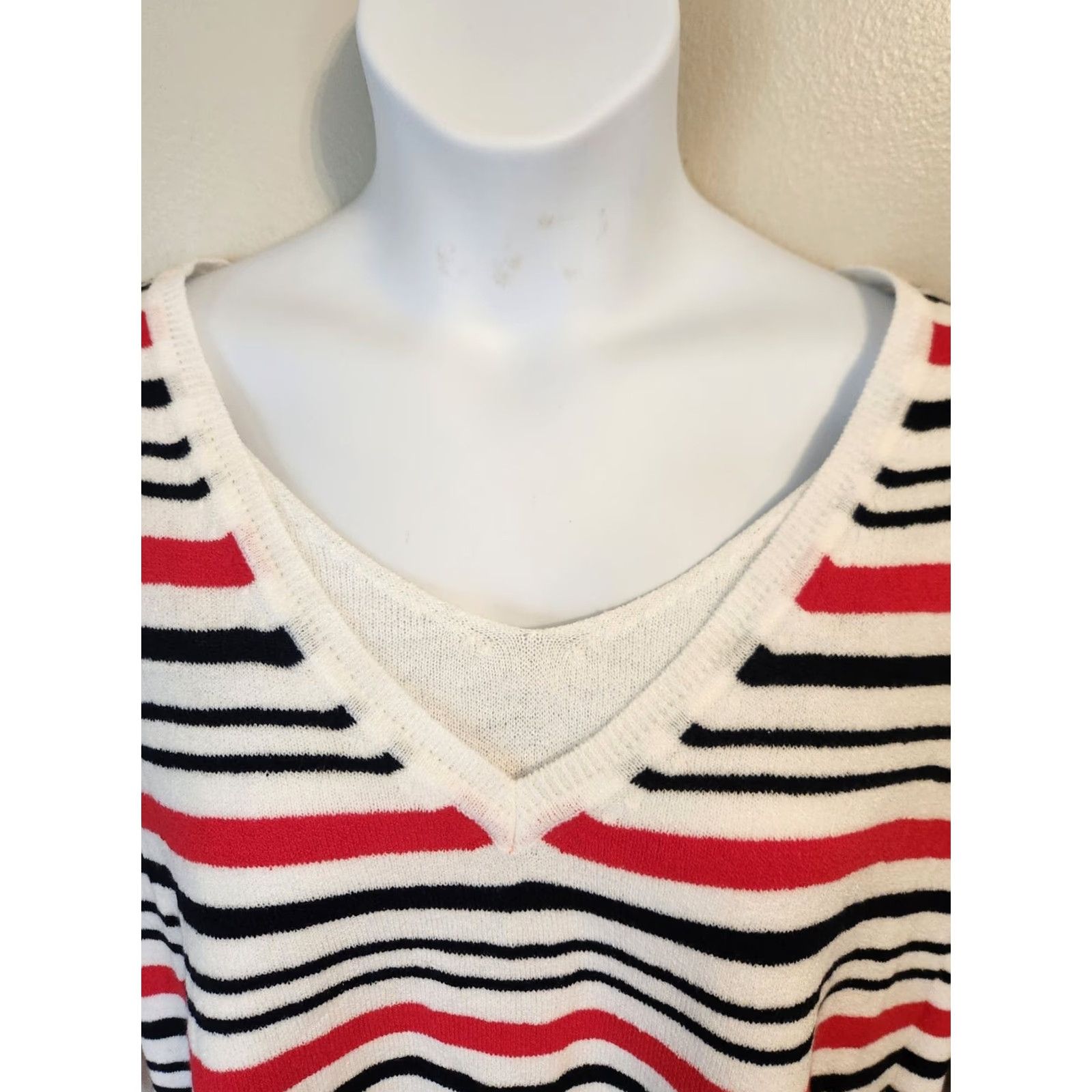 Vintage VINTAGE? No. White Stag Tunic Blouse Knit 3/4 Sleeve V-Neck Plus Size 4X Casual White Red Black Stripe Size XXL / US 16-18 / IT 52-54 - 2 Thumbnail