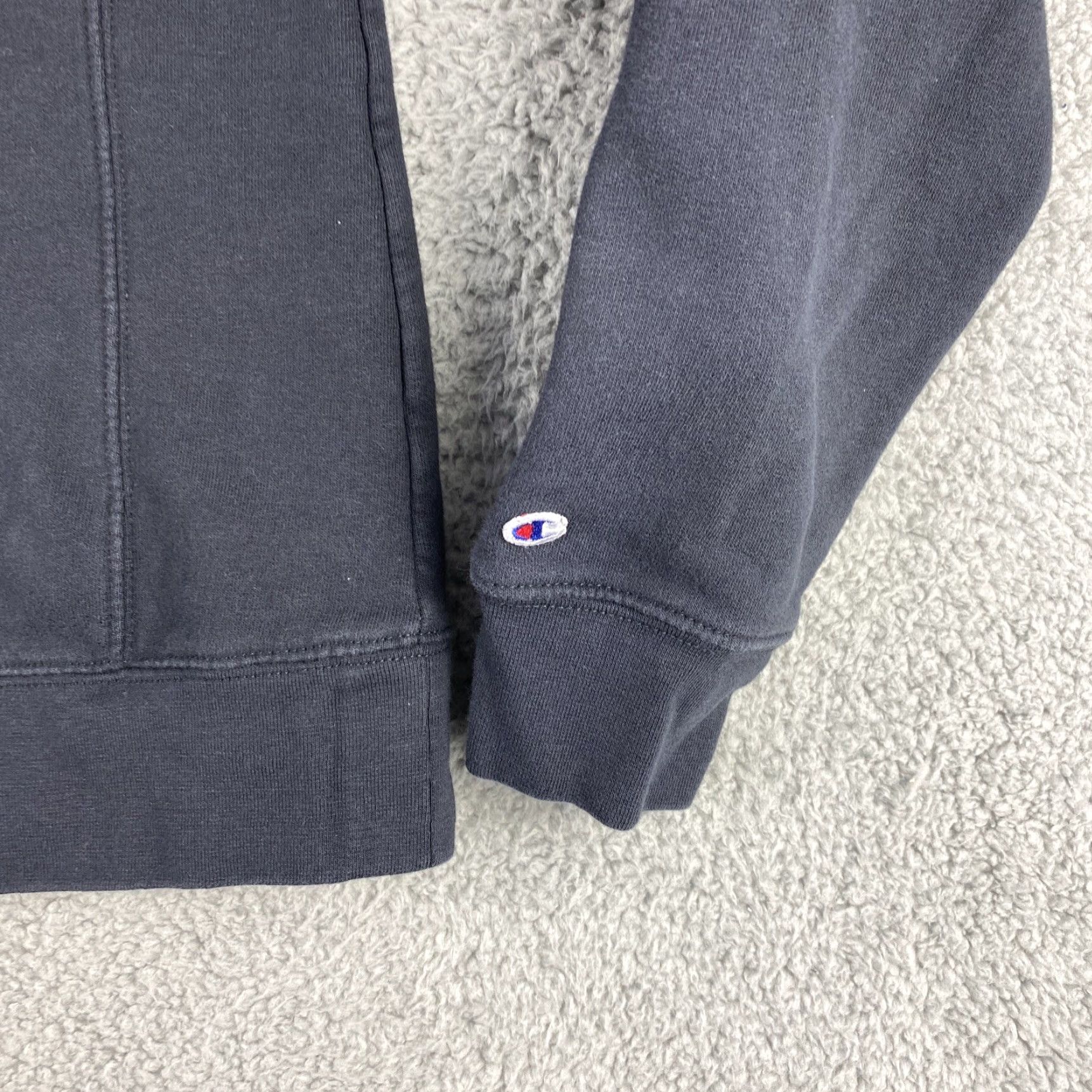 Champion VINTAGE Champion Sweatshirt Shirt Women L Long Sleeve Graphic Faded Black 38-39 Logo Outdoor Sports Mens Women Girls Size L / US 10 / IT 46 - 4 Thumbnail