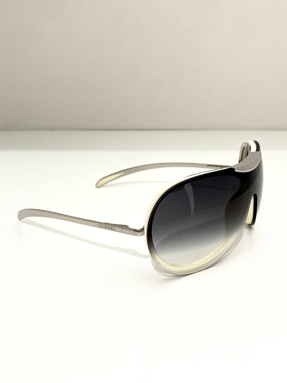 Chanel Chanel CC Logo Aviator Gradient Tint Shield Sunglasses Y2K Size ONE SIZE - 4 Thumbnail