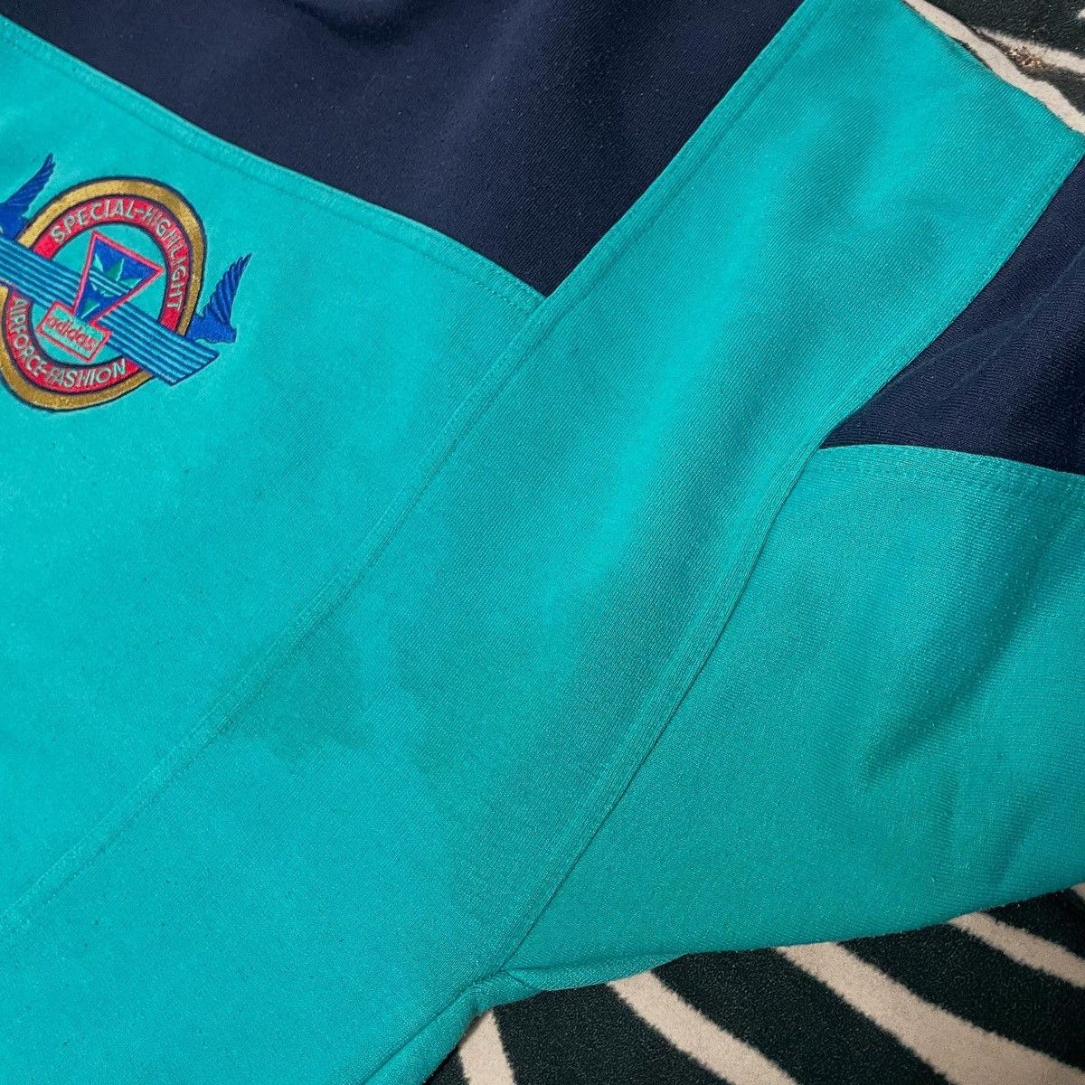Adidas Vintage Sweatshirt Adidas Boxy Size US L / EU 52-54 / 3 - 5 Thumbnail