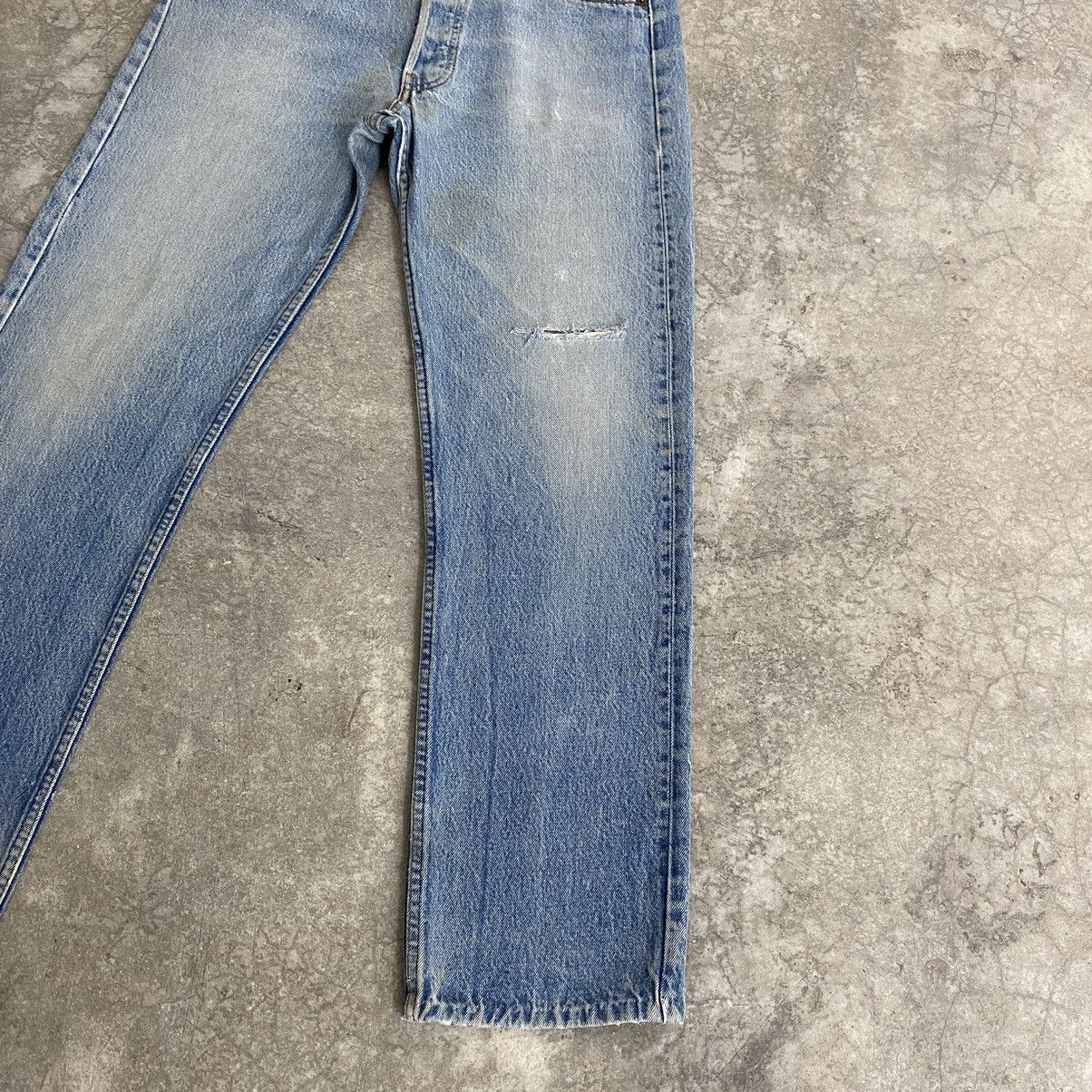 Levi's Vintage 80’s Levis 501 Faded Blue Ripped Denim Jeans Size US 31 - 6 Thumbnail