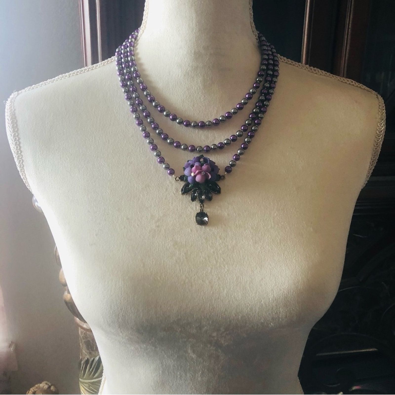 Handmade Handcrafted repurpose floral cluster pendant Pearl necklace Size ONE SIZE - 5 Thumbnail