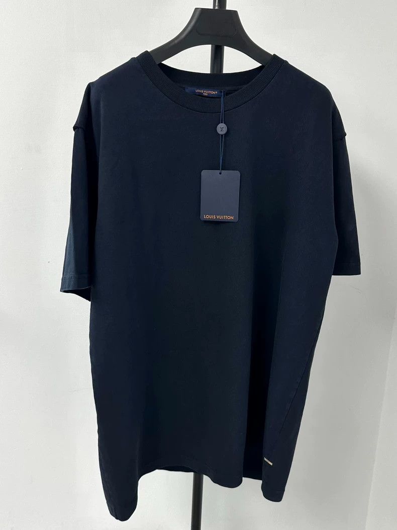 Louis Vuitton Louis Vuitton FW21 Inside Out Back Label Crew Neck Short S Size US XXL / EU 58 / 5 - 2 Thumbnail