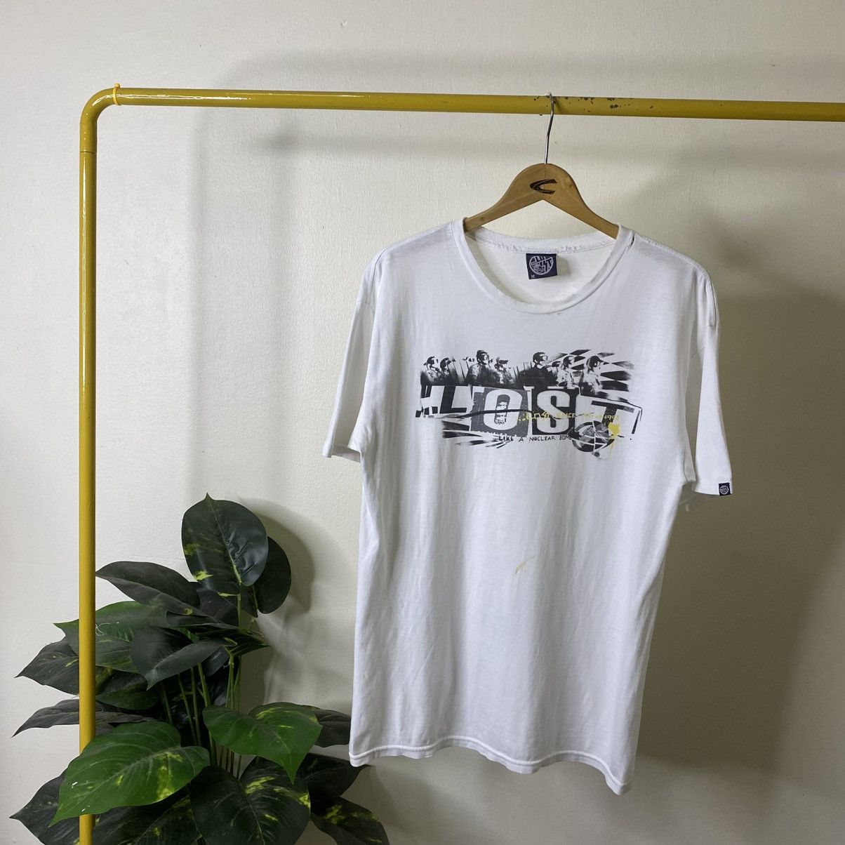Lost Enterprises Vintage 1990s Lost Enterprises Surf Distressed T Shirt Size US M / EU 48-50 / 2 - 1 Thumbnail