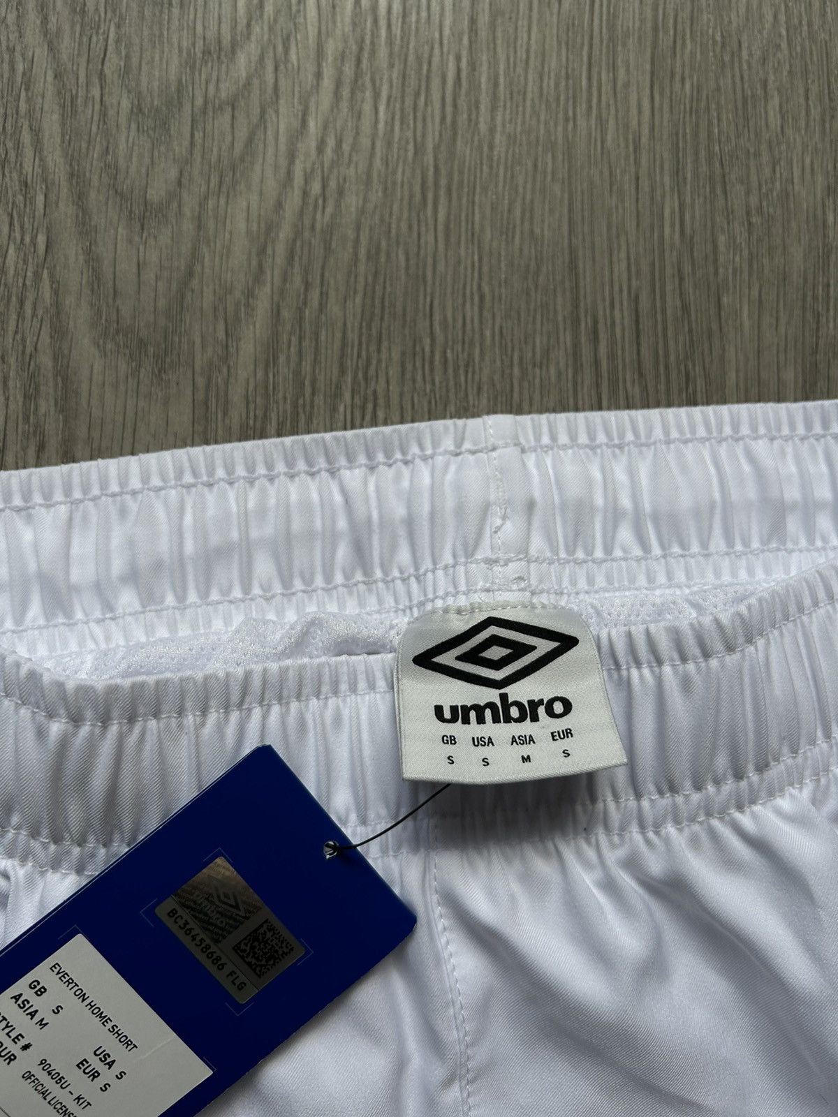 Umbro × Vintage Shorts Umbro x Everton 🔘 Soccer Shorts 🔘 Streetwear 🔘 Size US 30 / EU 46 - 6 Thumbnail