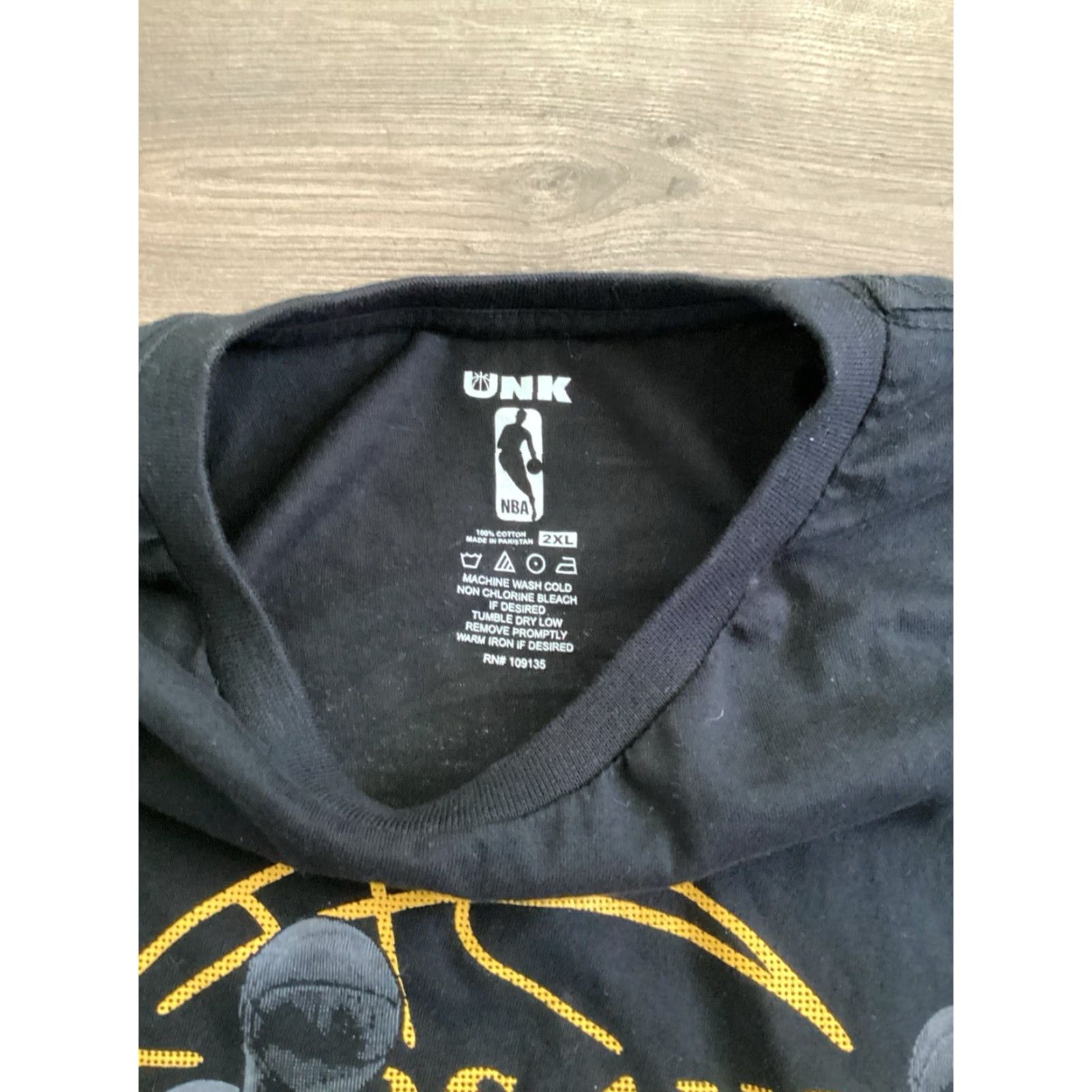 Champion VINTAGE Los Angeles Lakers Shirt Unisex 2XL Black 16x Champions Kobe Bryant 2000s Decade Mens Womens Size US XXL / EU 58 / 5 - 4 Thumbnail