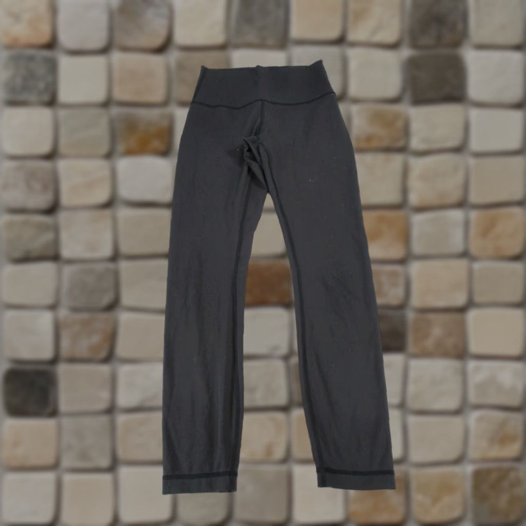 Lululemon Lululemon Leggings Womens 4 Black Stretch 26" Pilling Athletic Activewear Ankle Gym & Training Running Yoga Womens Size 27" / US 4 / IT 40 - 1 Thumbnail