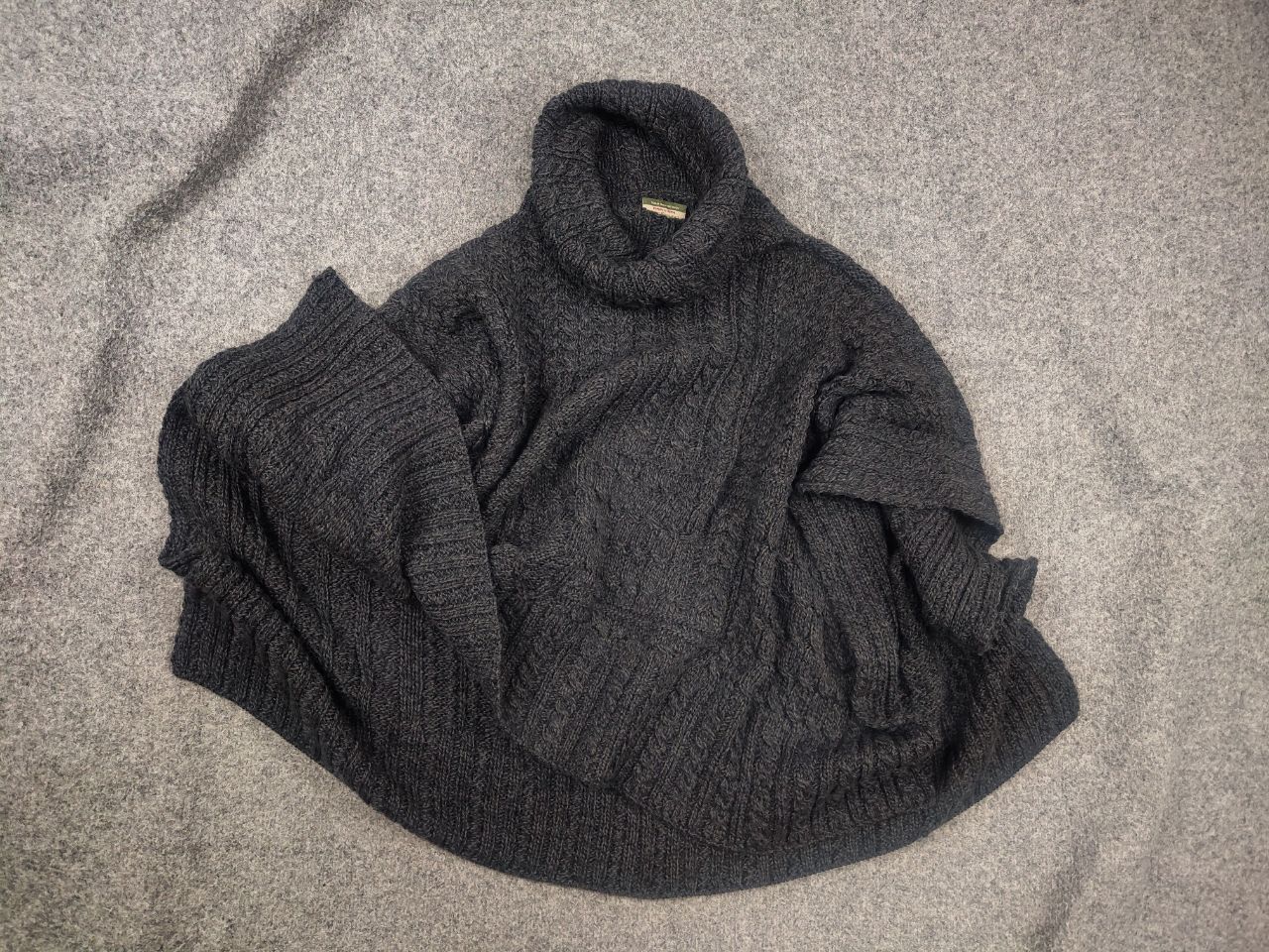 Carraig Donn Carraig Donn Ireland Merino Wool Knit turtleneck poncho Size ONE SIZE - 1 Thumbnail