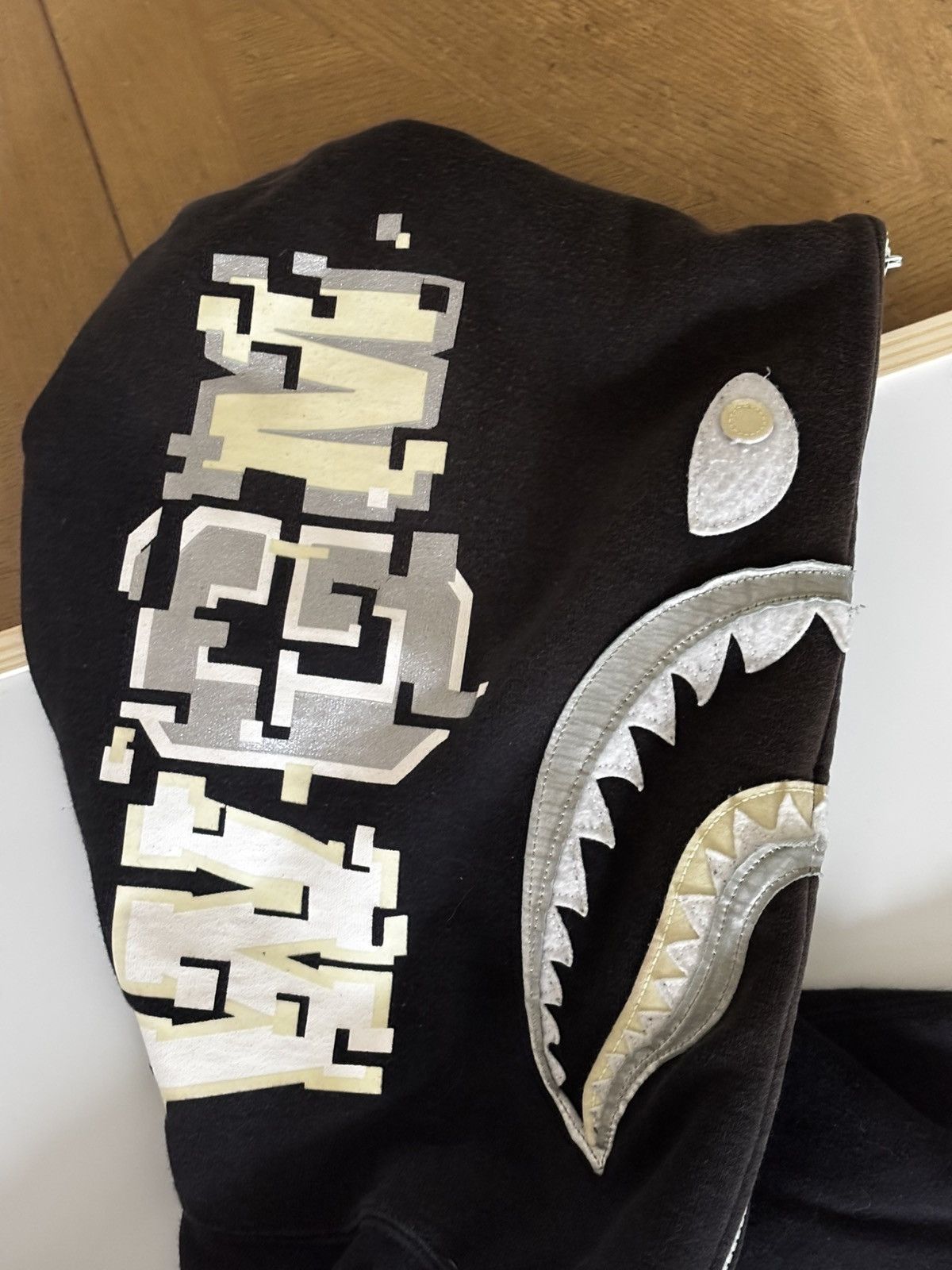 Bape Auth ale bape glow in the dark shark full zip hoodie M used Size US M / EU 48-50 / 2 - 3 Thumbnail