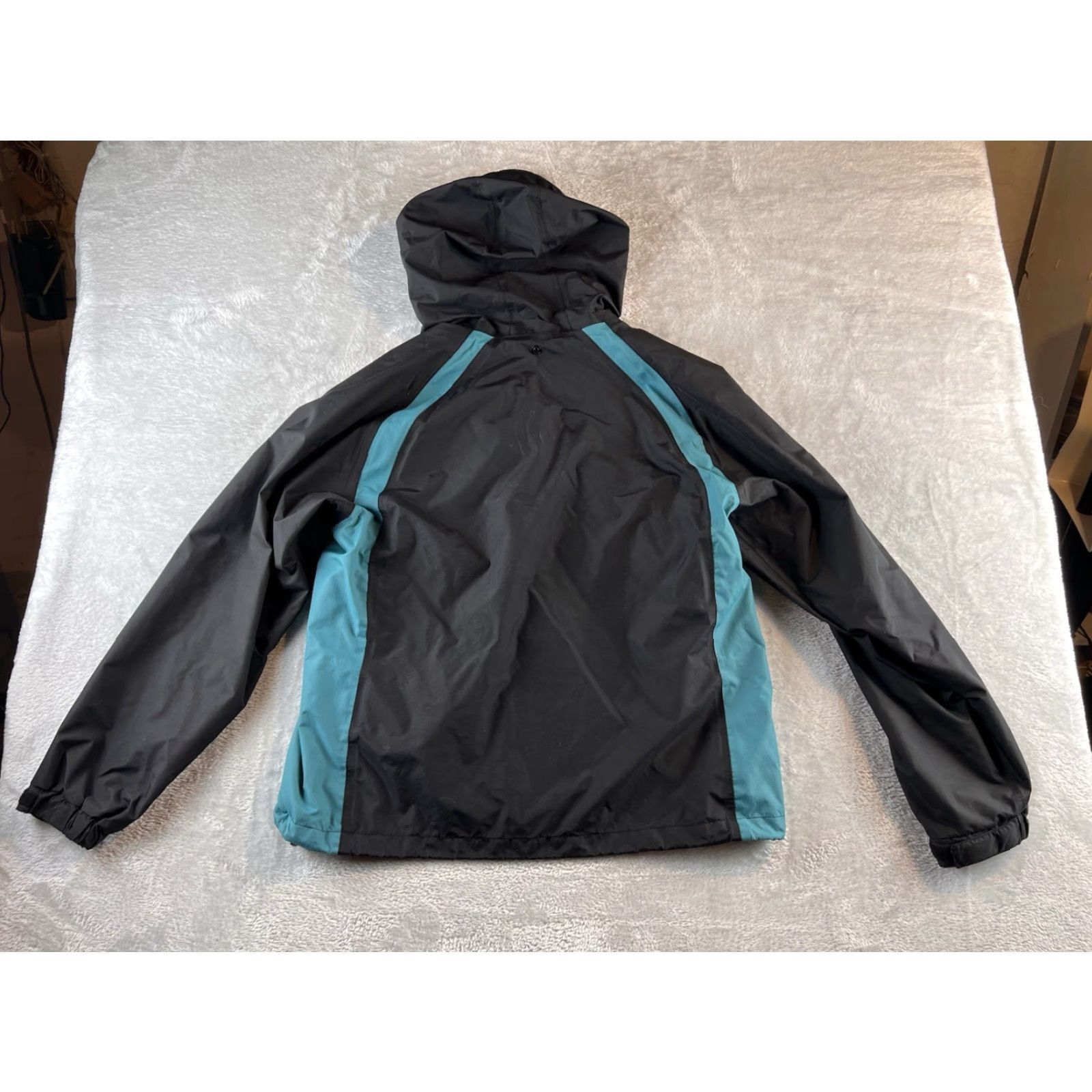 Vintage Coleman Windbreaker Jacket L/XL Men's Black Blue Green Lightweight Outdoor Windbreaker Nylon Zip Velcro Jacket Mens Size US L / EU 52-54 / 3 - 2 Thumbnail