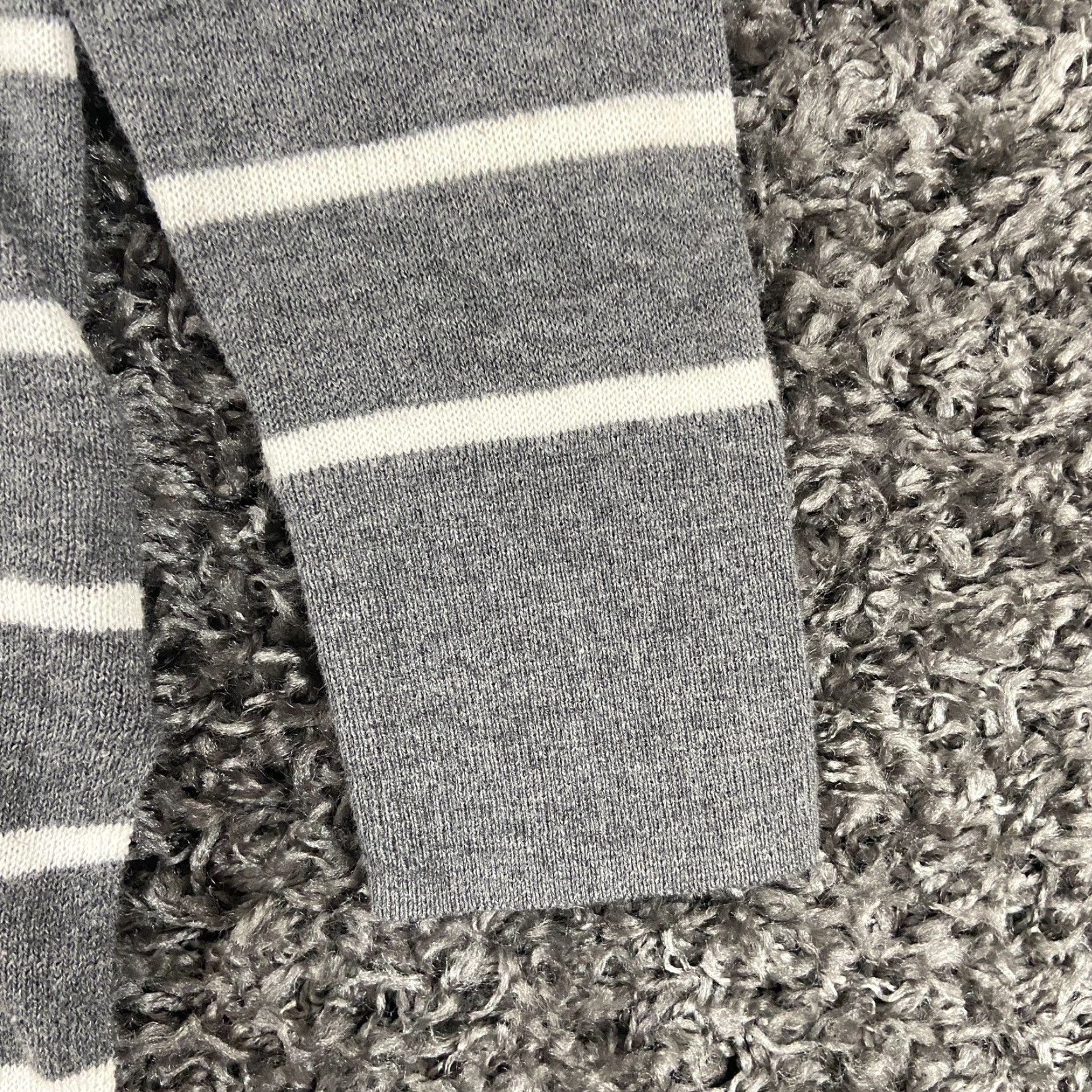 Old Navy VINTAGE? No. Old Navy Knit Blouse Gray White Stripe Long Sleeve Women’s S Gray Striped Knit Blouse Women's Small Size S / US 4 / IT 40 - 3 Thumbnail