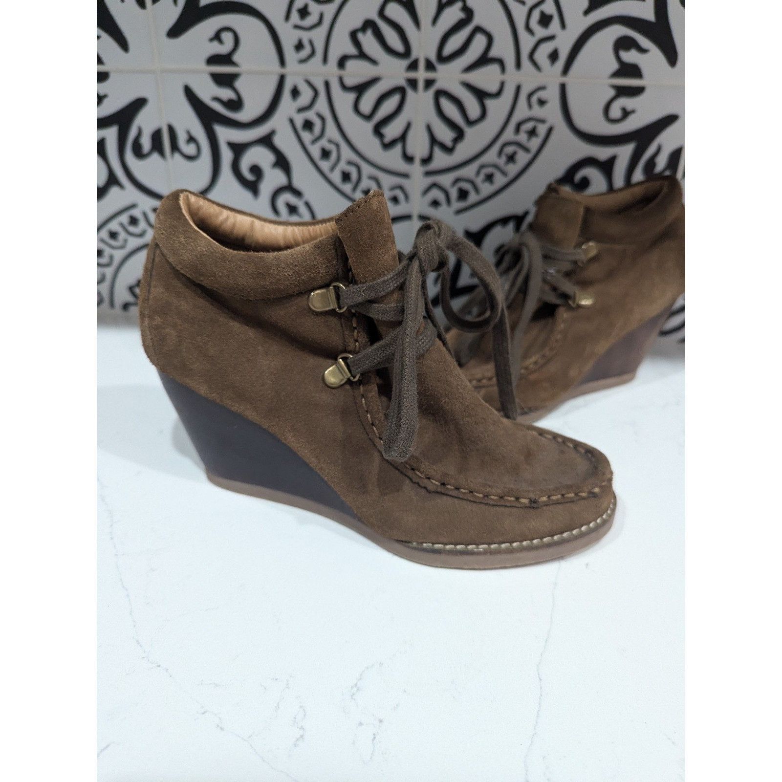 Other Very Volatile Womens Moby Suede Wedge Lace Up Bootie Sz 6 1/ Size US 6.5 / IT 36.5 - 2 Thumbnail