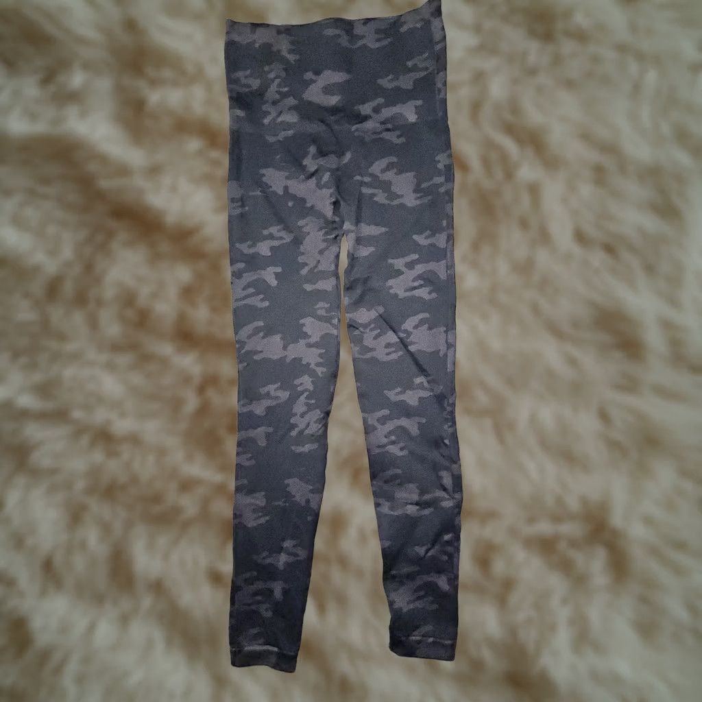 Spanx Spanx Leggings Women's Medium Black Camo High Rise Tummy Control Stretch Pants Size 32" / US 10 / IT 46 - 1 Thumbnail