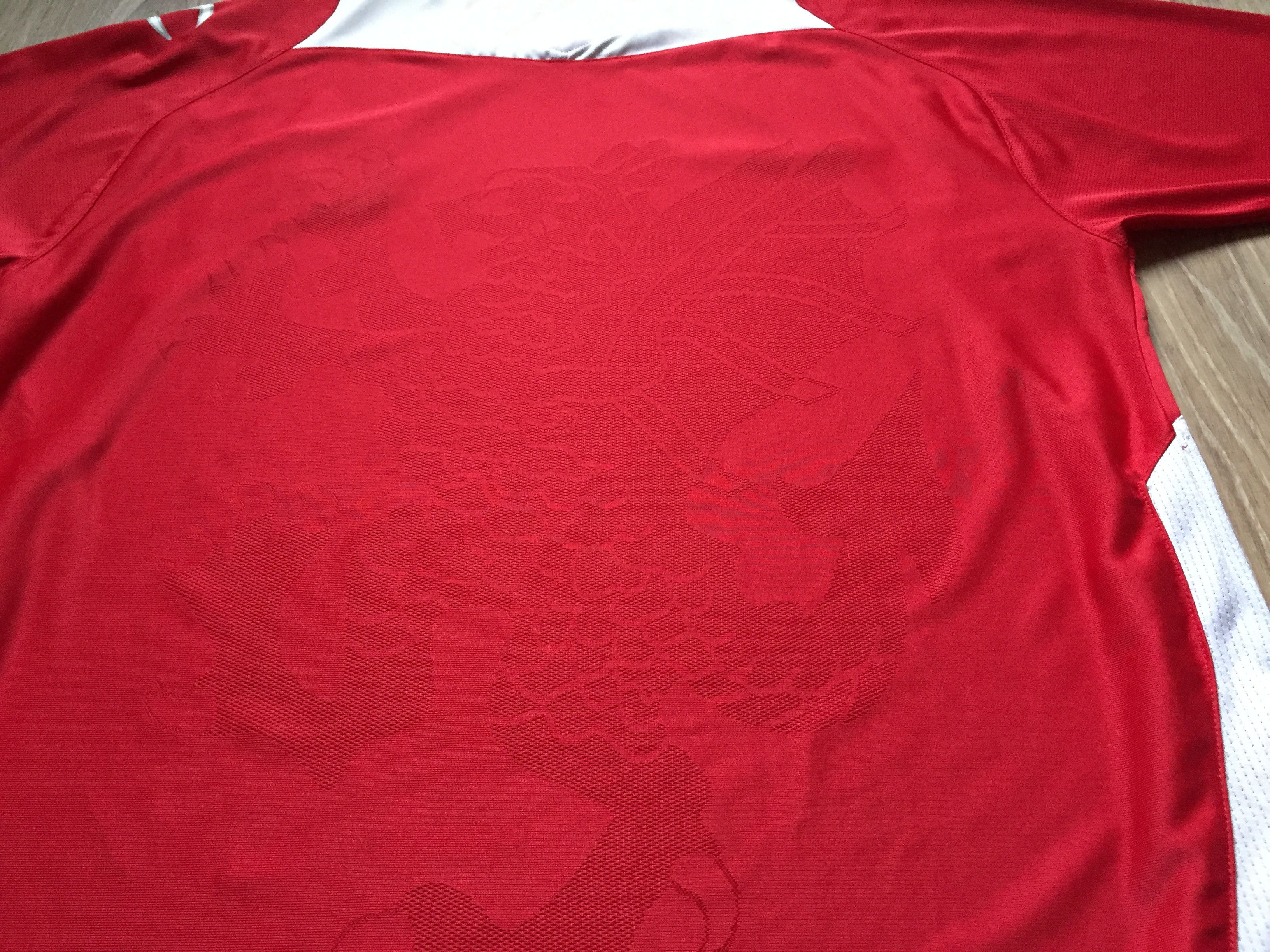 Champion × Vintage Champion Wales Home Football Jersey Size US L / EU 52-54 / 3 - 6 Thumbnail