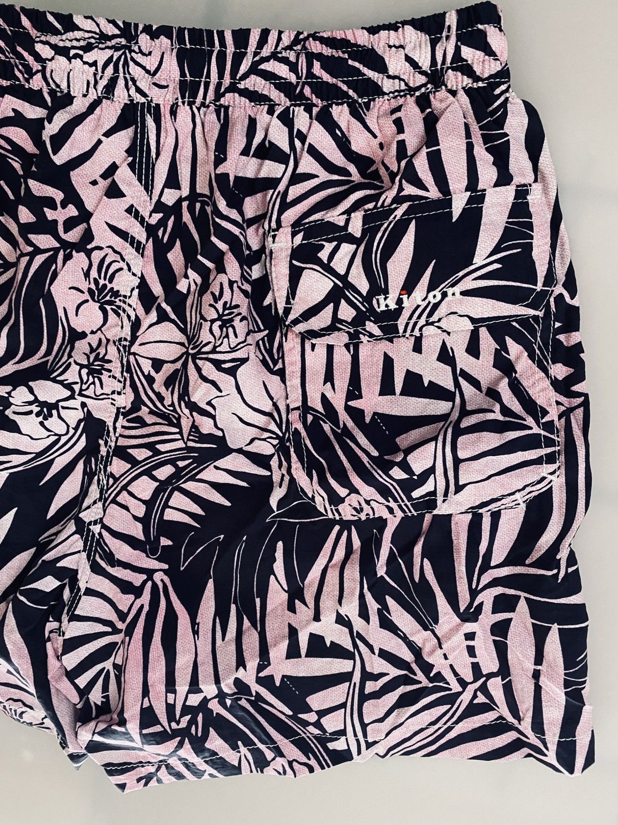 Kiton Kiton 🇮🇹 fuchsia/navy palm frond resort swim trunks S NWT Size US 32 / EU 48 - 12 Thumbnail