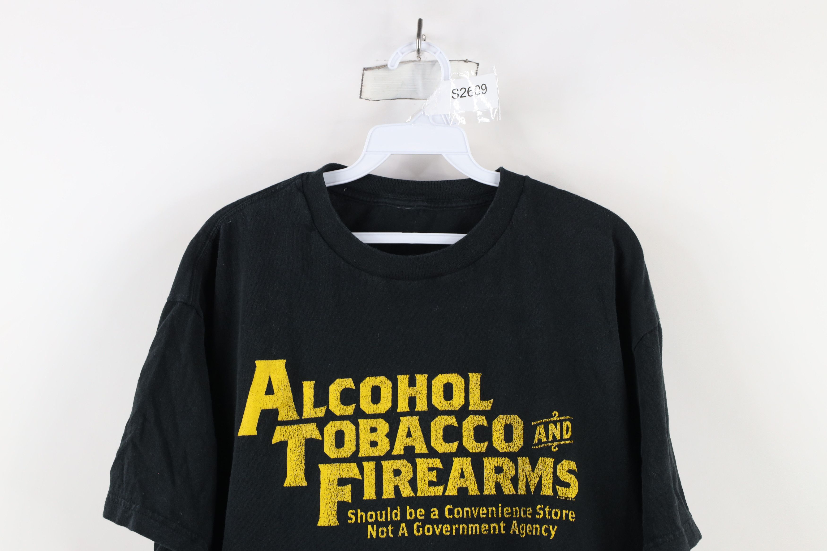 Vintage Vintage Y2K Tobacco Firearms Convenience Store T-Shirt Size US XL / EU 56 / 4 - 2 Thumbnail
