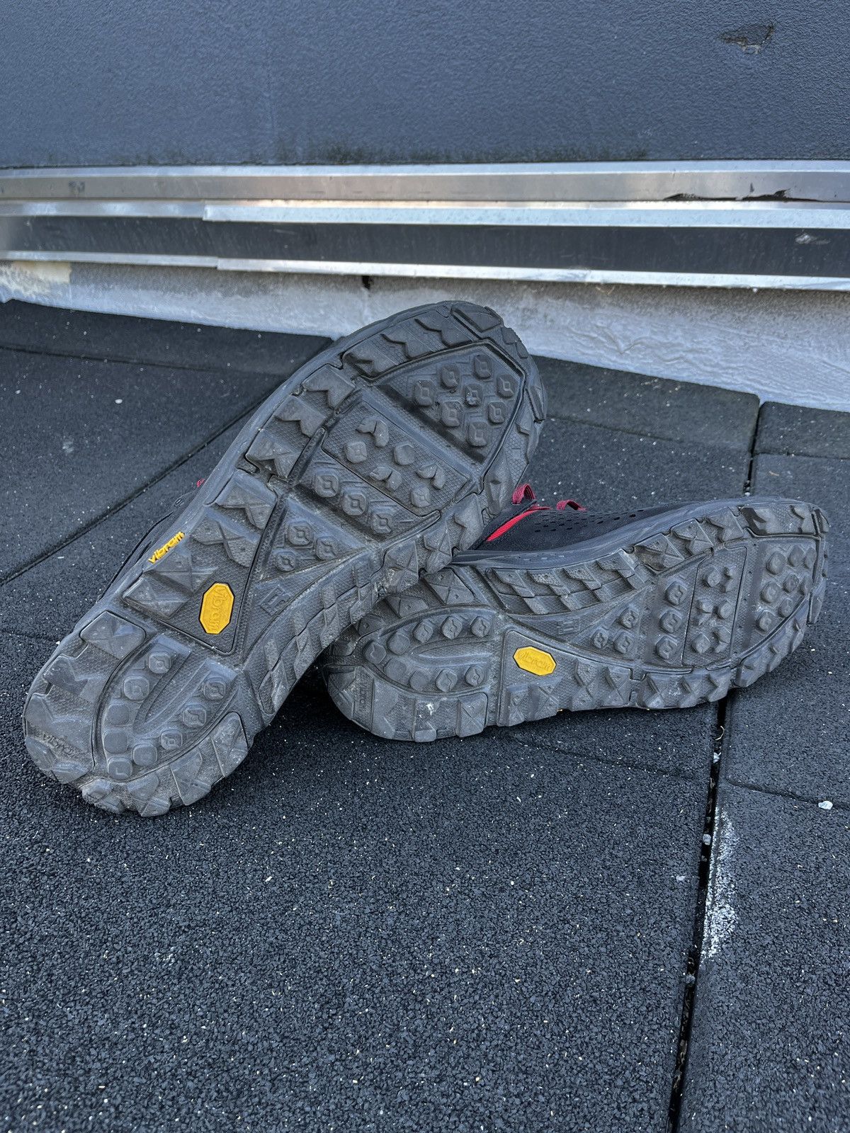 Engineered Garments × Hoka Hoka One One x Engineered Garments Tor Ultra Low Size US 12 / EU 45 - 16 Thumbnail