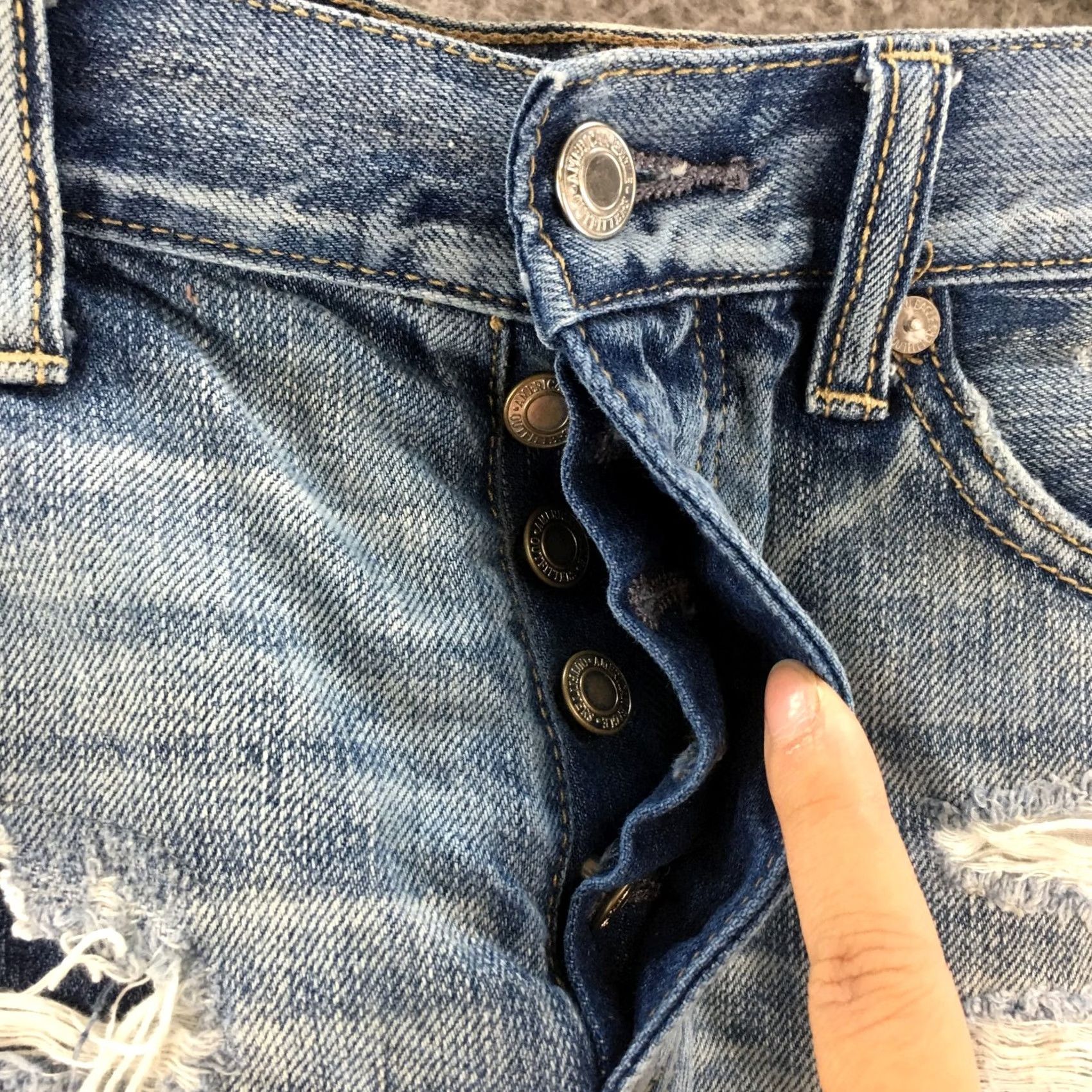 American Eagle Outfitters American Eagle Outfitters Shorts Womens 2 Blue Button Fly Mid Rise Cut-Off Denim 5-Pocket Vintage? No Size 26" / US 2 / IT 38 - 3 Thumbnail