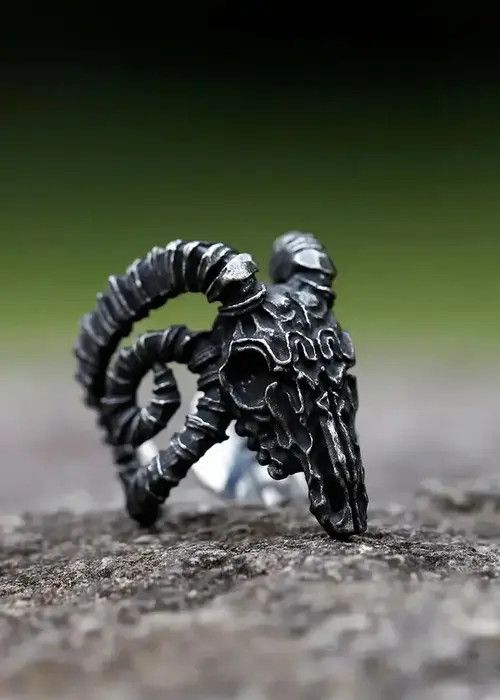 Jewelry Sheep Head Skull Ring Size ONE SIZE - 1 Thumbnail