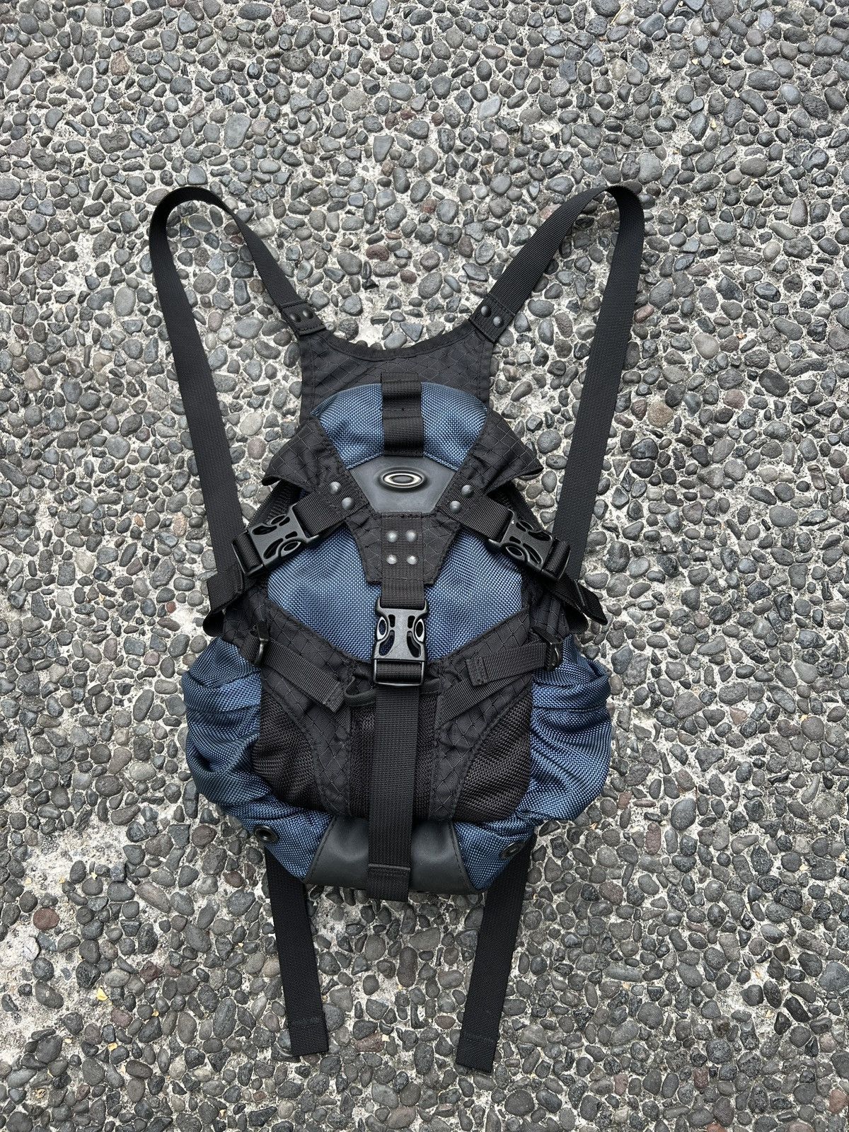 Vintage Vintage oakley mini icon backpack Y2K | Grailed