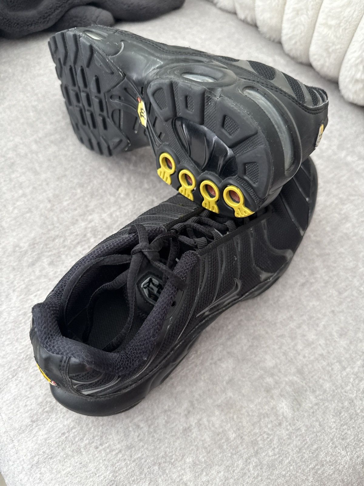 Nike Nike Air Max Plus Tn tuned air black yellow Size US 7 / EU 40 - 6 Thumbnail
