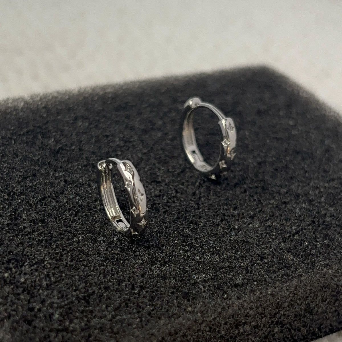Jewelry Star Small Hoop Earrings for Women Men Unisex Earrings Size ONE SIZE - 3 Thumbnail