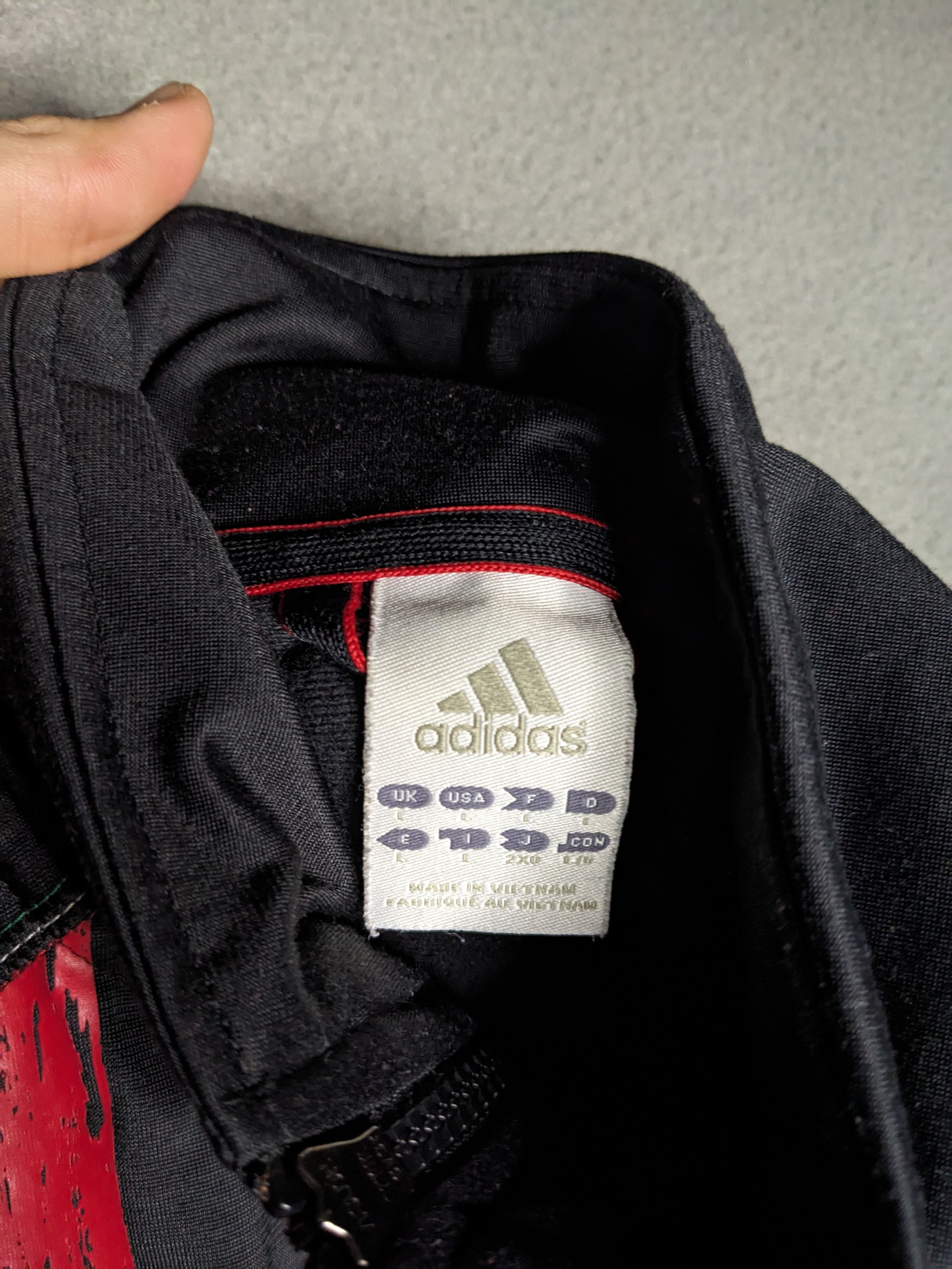 Adidas VINTAGE Adidas AC Milan Track Jacket Large Y2K Soccer Size US L / EU 52-54 / 3 - 7 Thumbnail