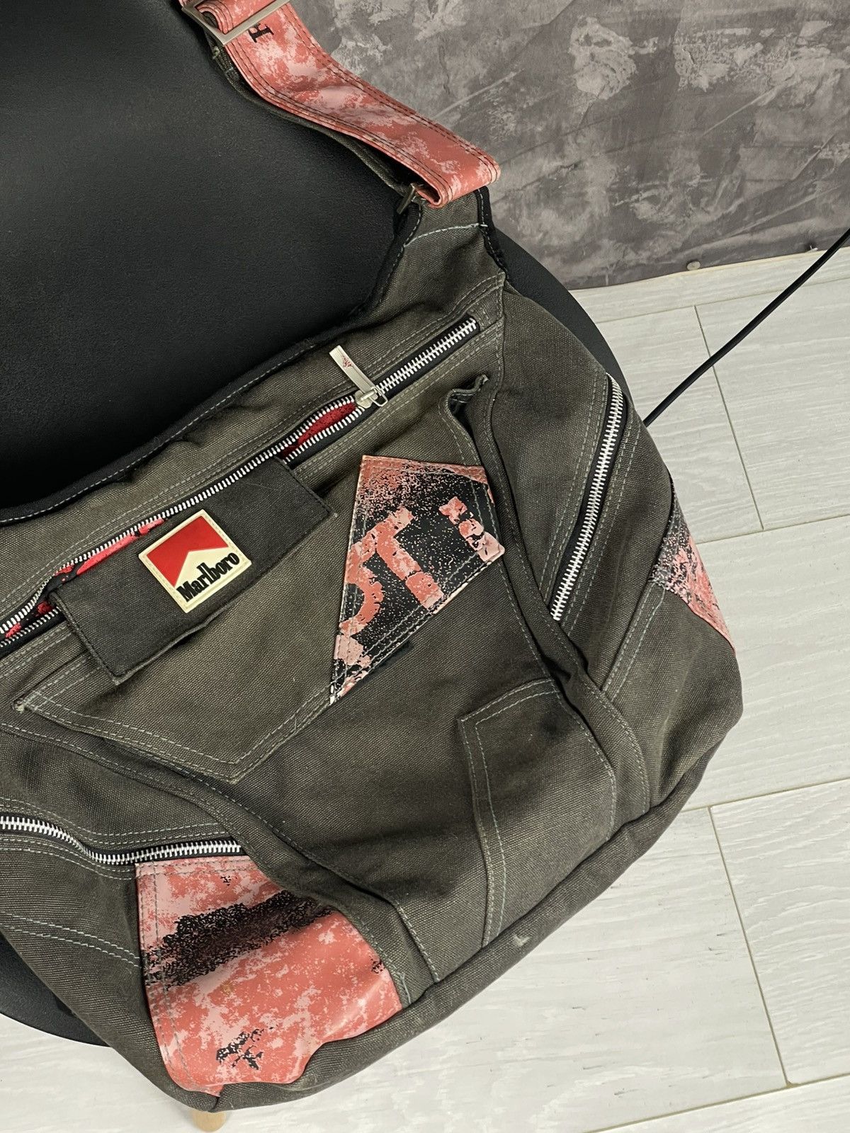 Japanese Brand × Le Grande Bleu (L.G.B.) × Marlboro Vintage Marlboro Y2K Zip sling bag Crossbody Archive Size ONE SIZE - 5 Thumbnail
