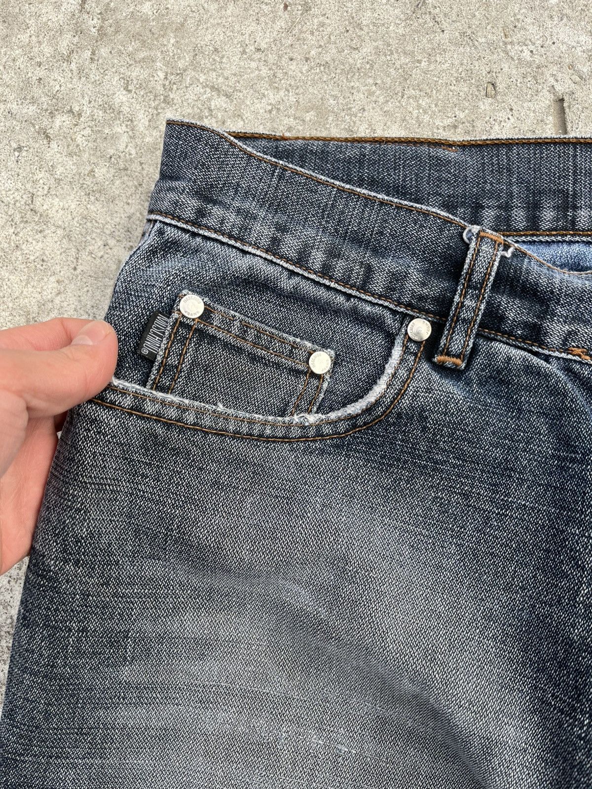 Japanese Brand × Moschino Moschino Vintage Big Logo Faded Distressed Denim Jeans Y2K Size US 30 / EU 46 - 12 Thumbnail