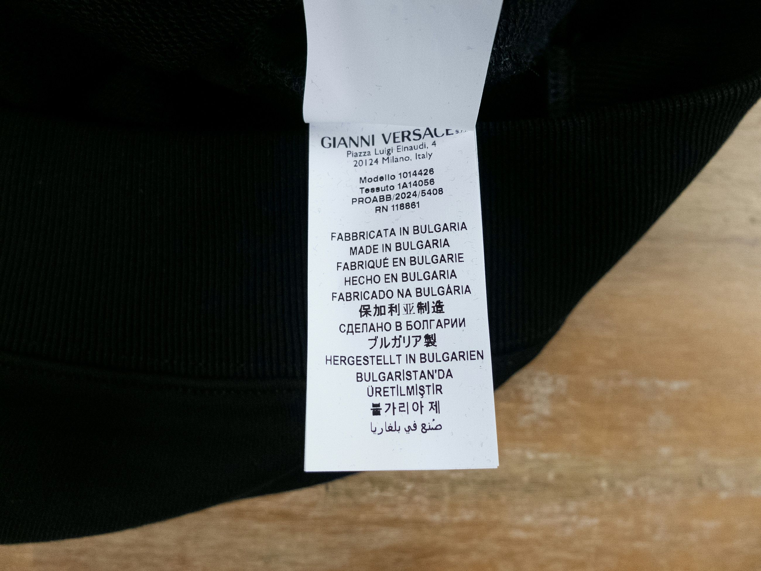 Versace VERSACE black yellow logo print cotton sweatshirt XL Size US XL / EU 56 / 4 - 7 Thumbnail
