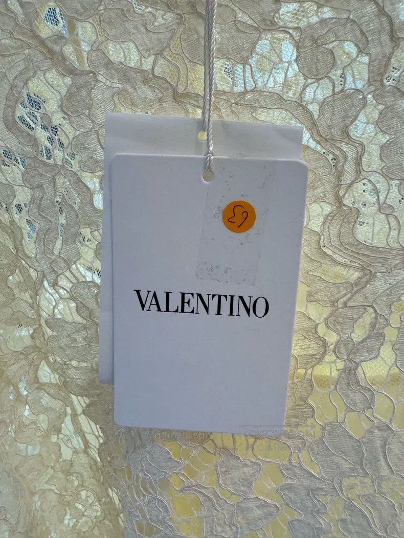 Valentino Valentino White lace top Size S / US 4 / IT 40 - 2 Thumbnail