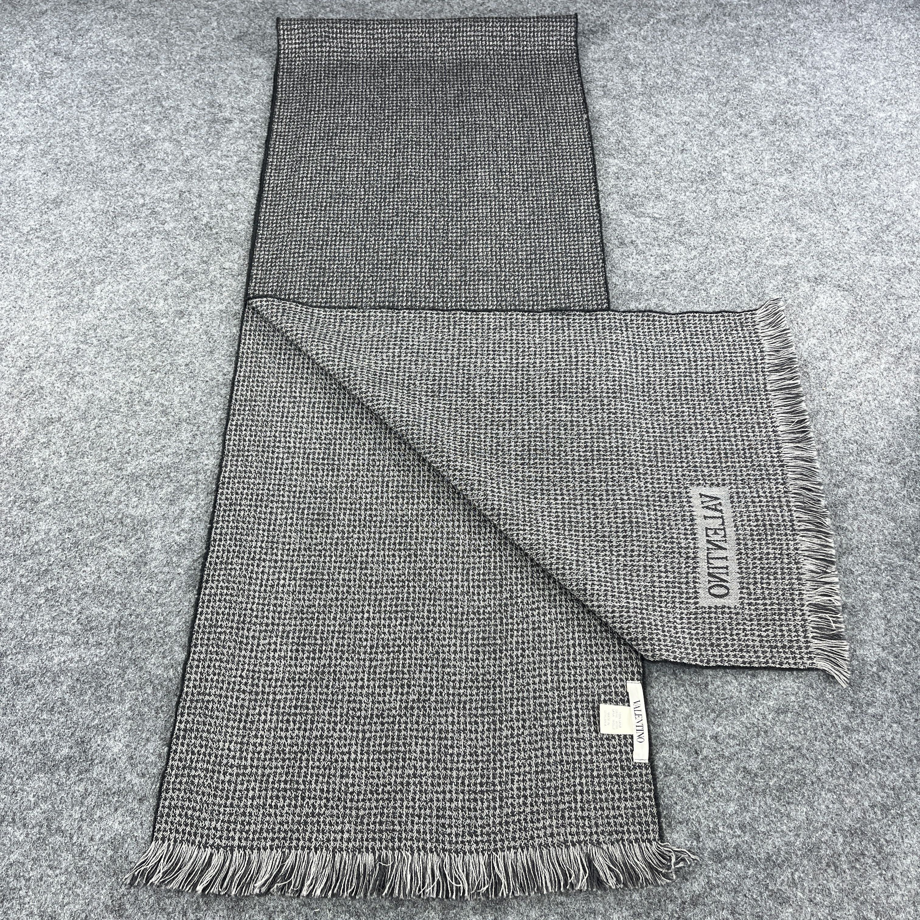 Valentino Valentino Scarf / Muffler / Neckwear T1318 Size ONE SIZE - 4 Thumbnail