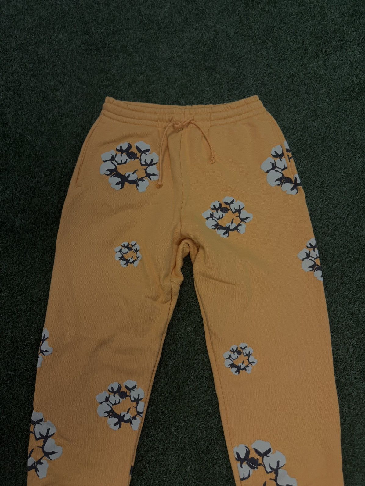 Cactus Plant Flea Market × DENIM TEARS Denim Tears CPFM Cotton Wreath Sweatpants Size M (NEW) Size US 31 - 6 Thumbnail