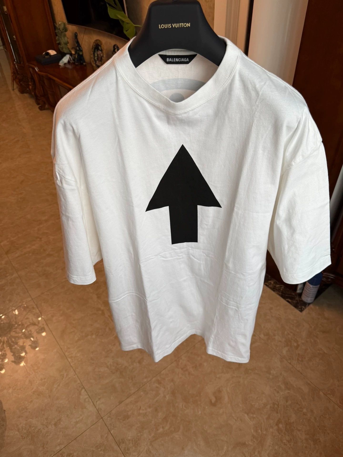 Balenciaga Balenciaga White T-Shirt Arrow Front Wi-Fi Back XXS (L/XL) Size US XXS / EU 40 - 1 Thumbnail